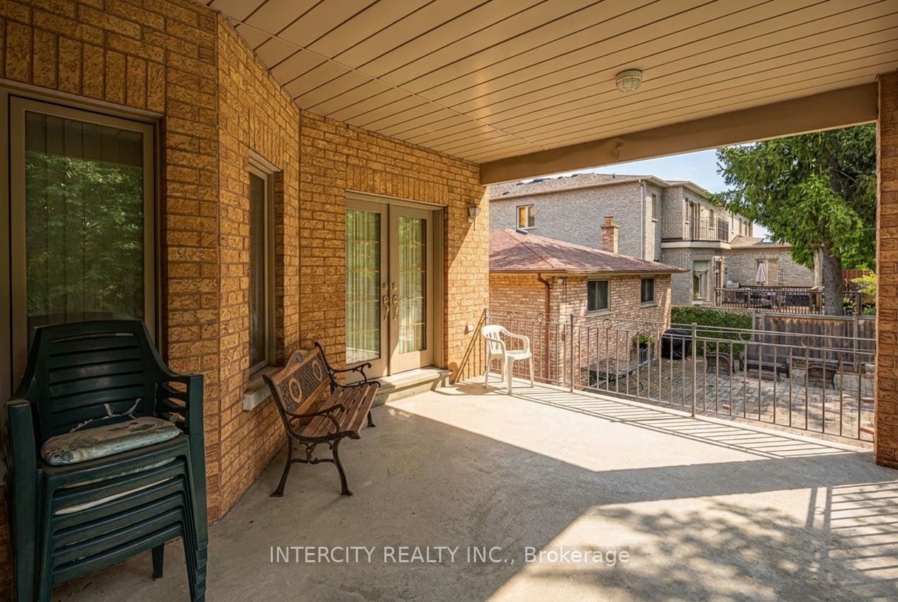 42 Oak Avenue Property Photo 42