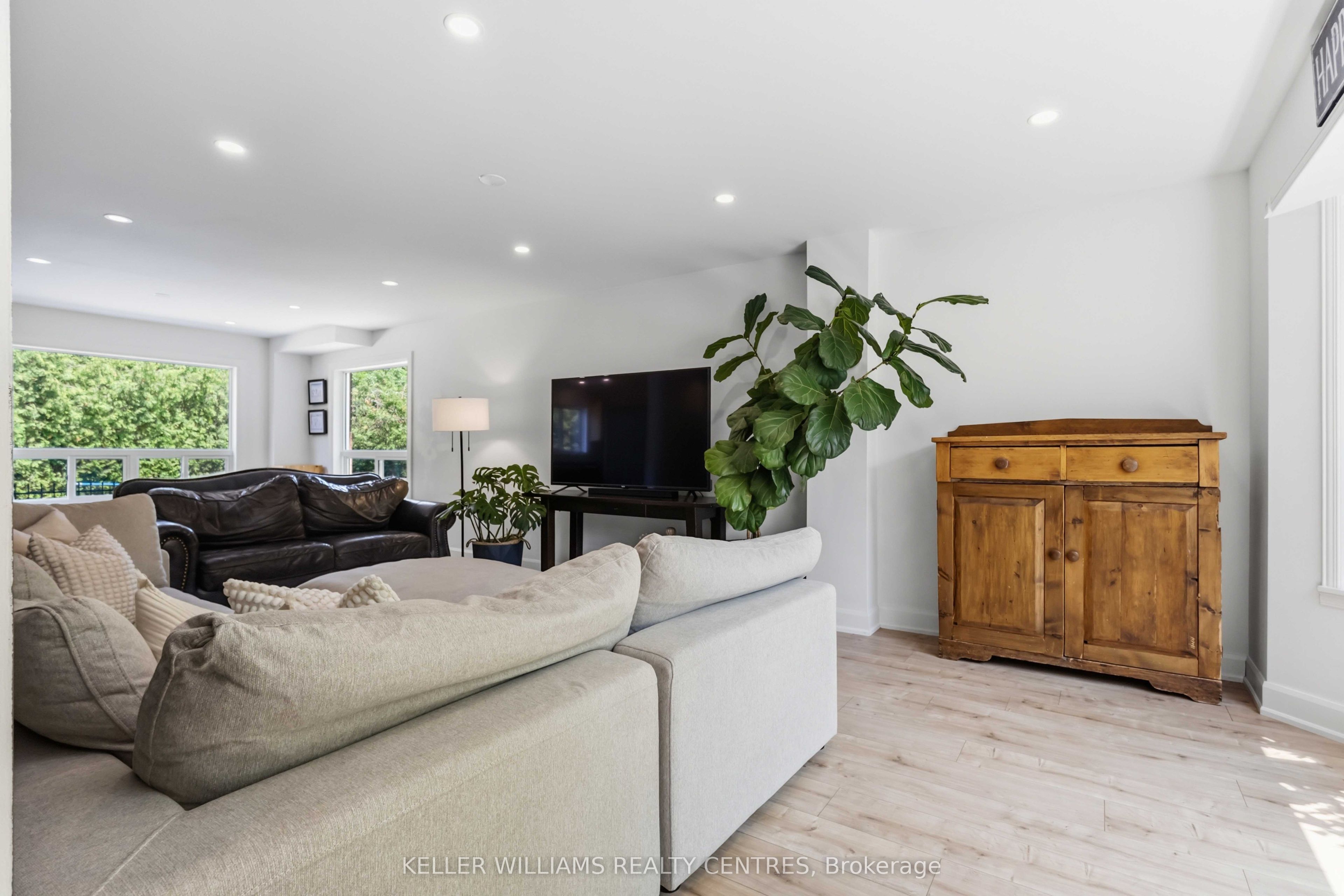14 Centro Court Property Photo 5