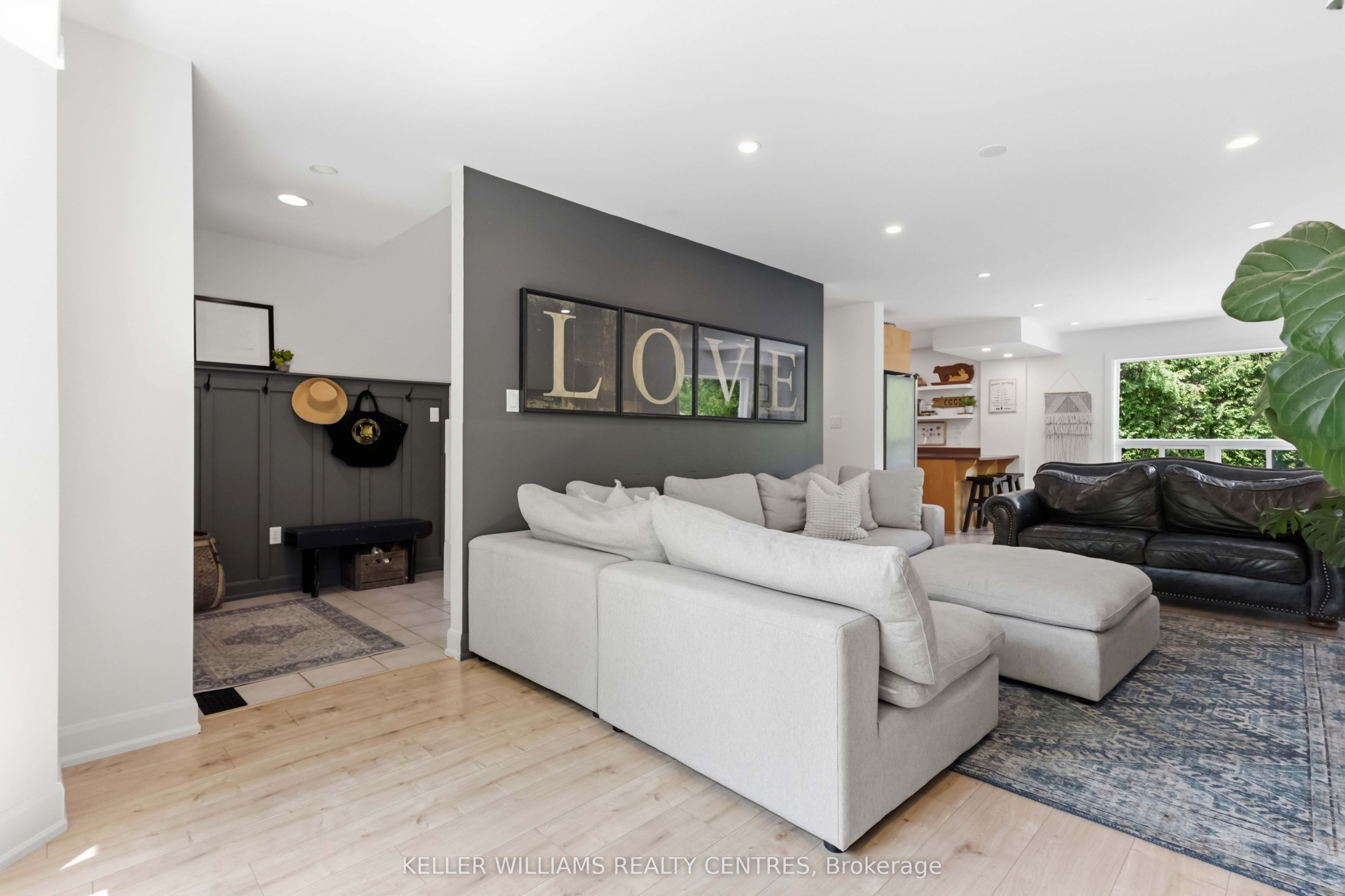14 Centro Court Property Photo 6