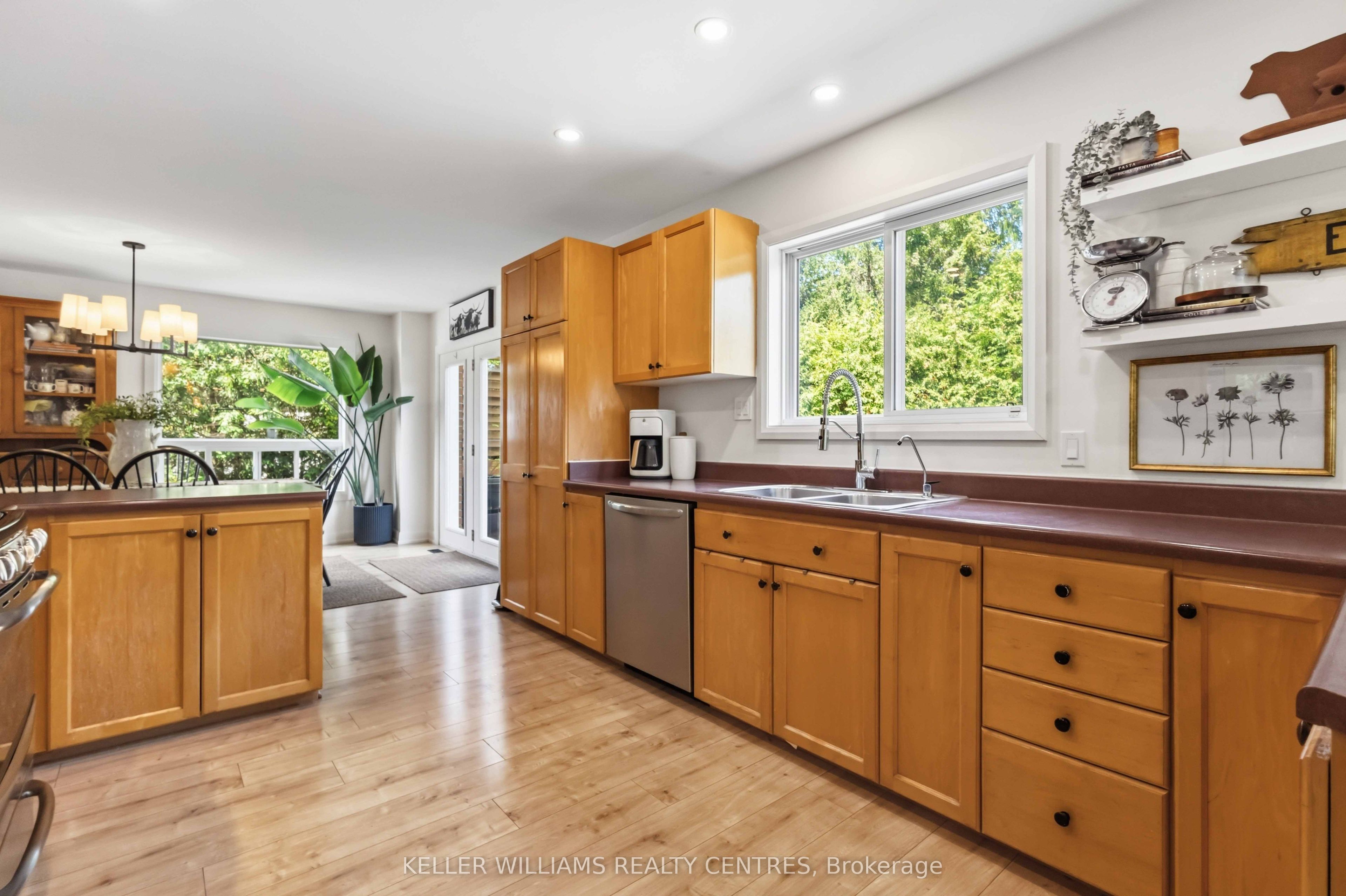 14 Centro Court Property Photo 11