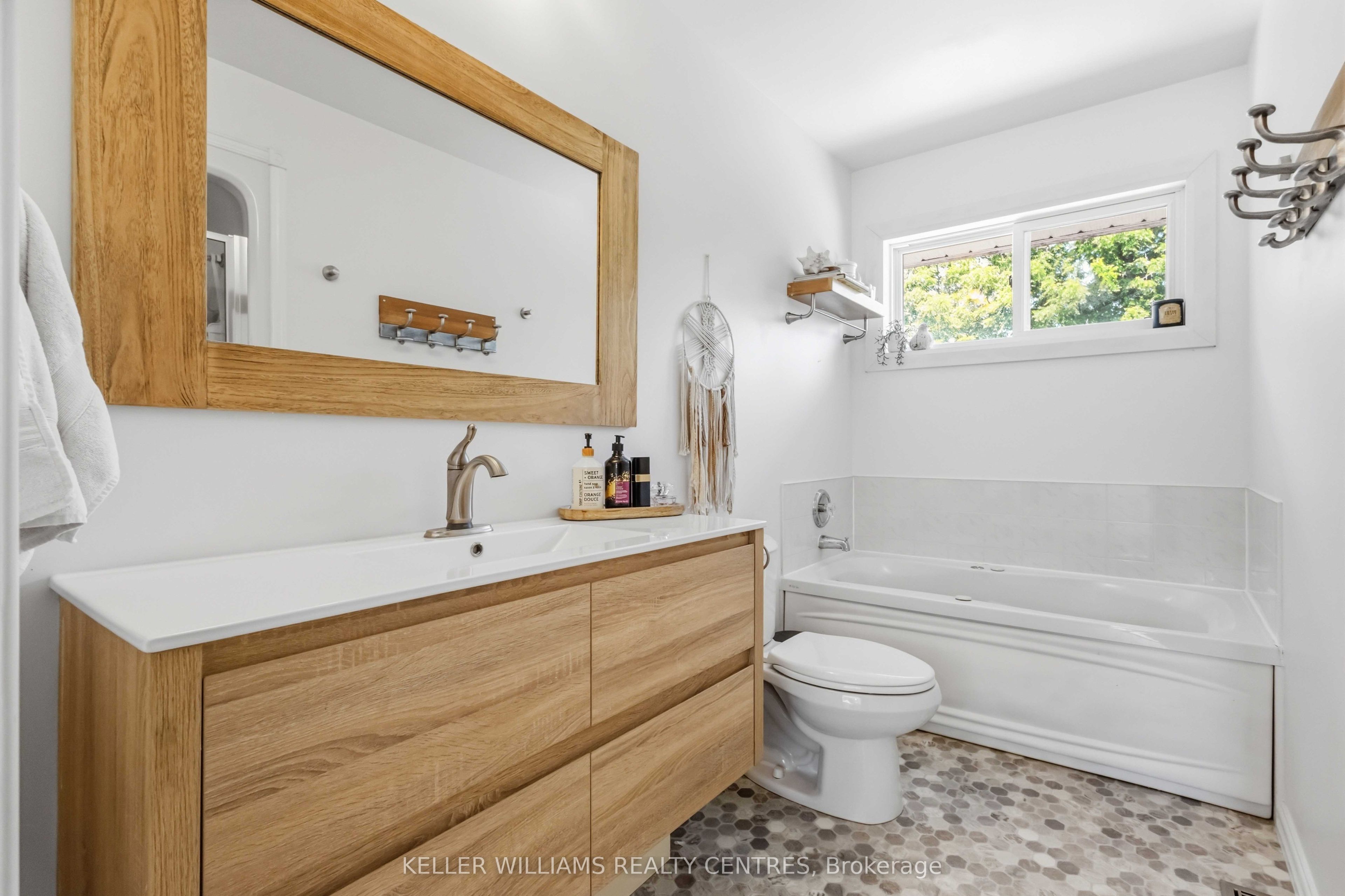 14 Centro Court Property Photo 20