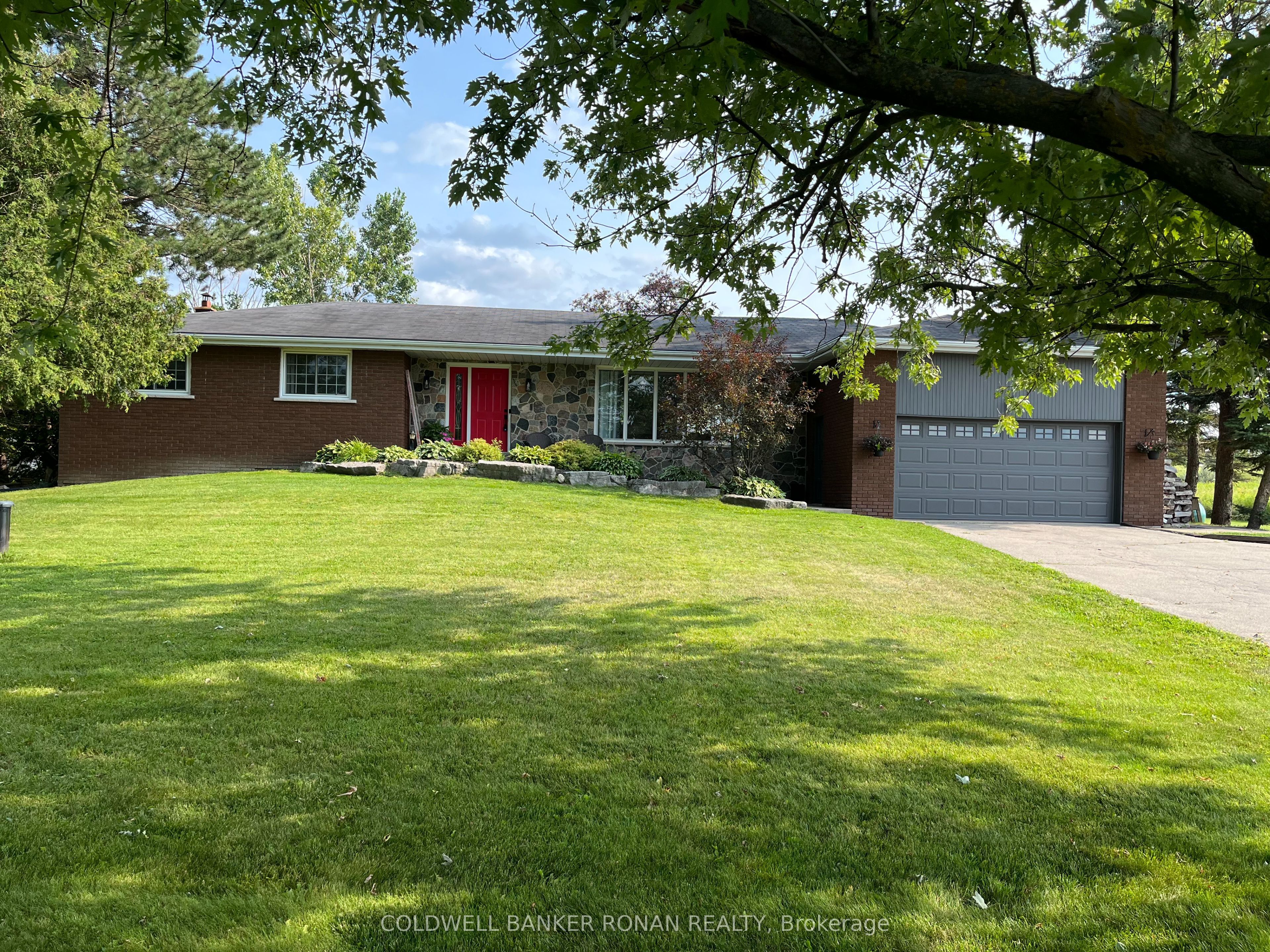 7157 5th Line Property Photo 1