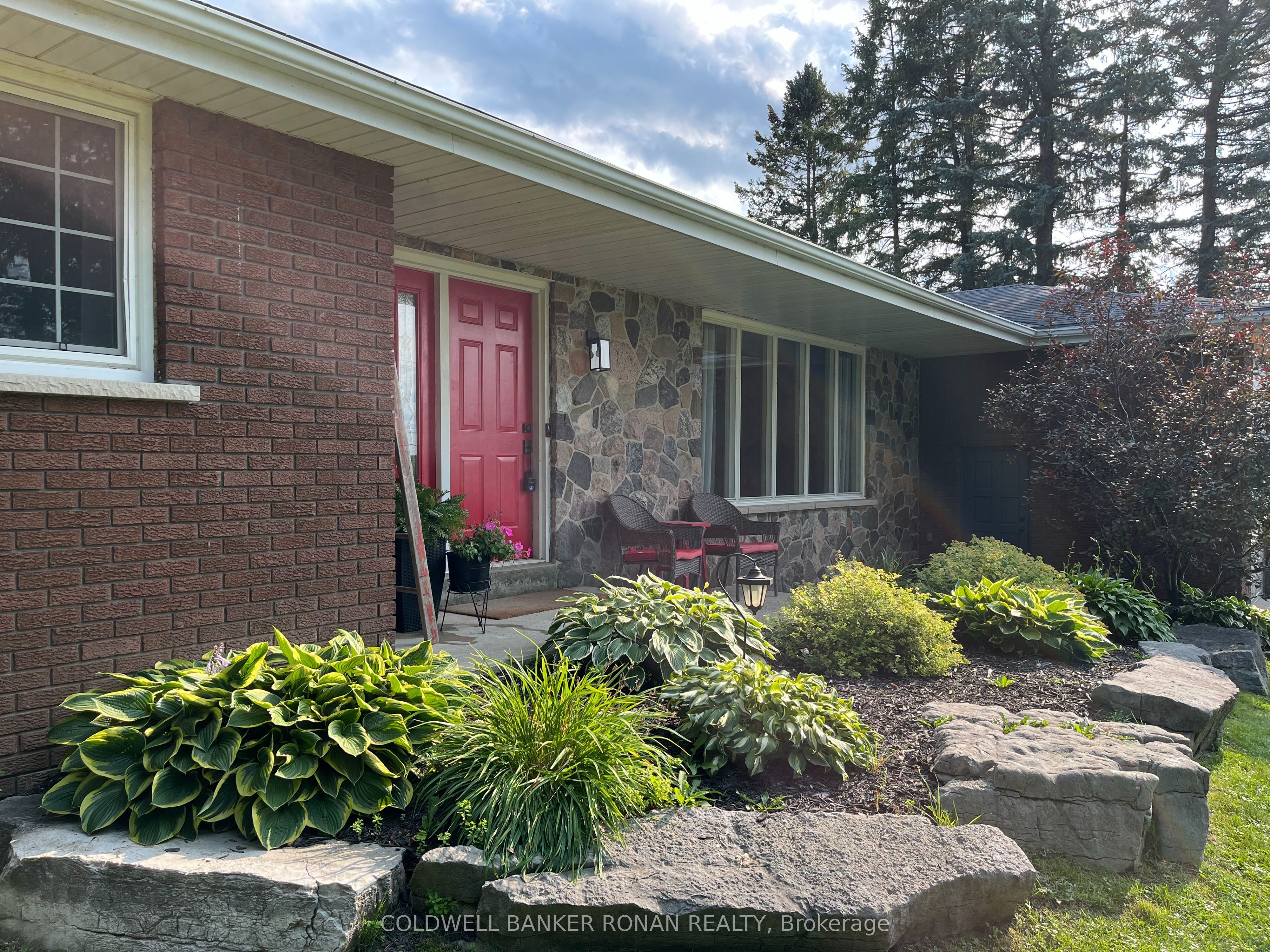 7157 5th Line Property Photo 3