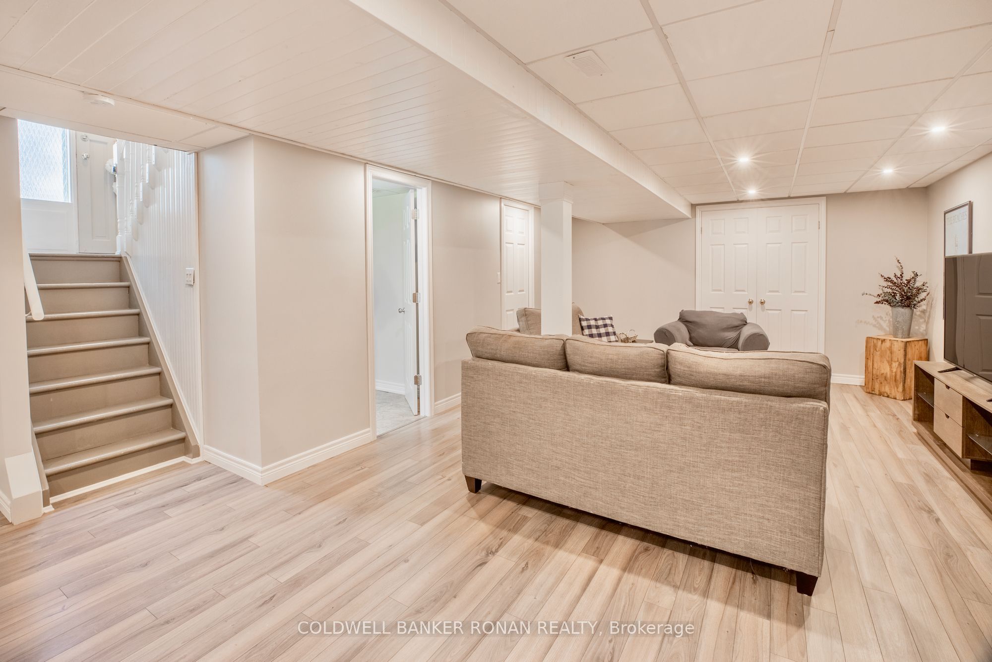 7157 5th Line Property Photo 22