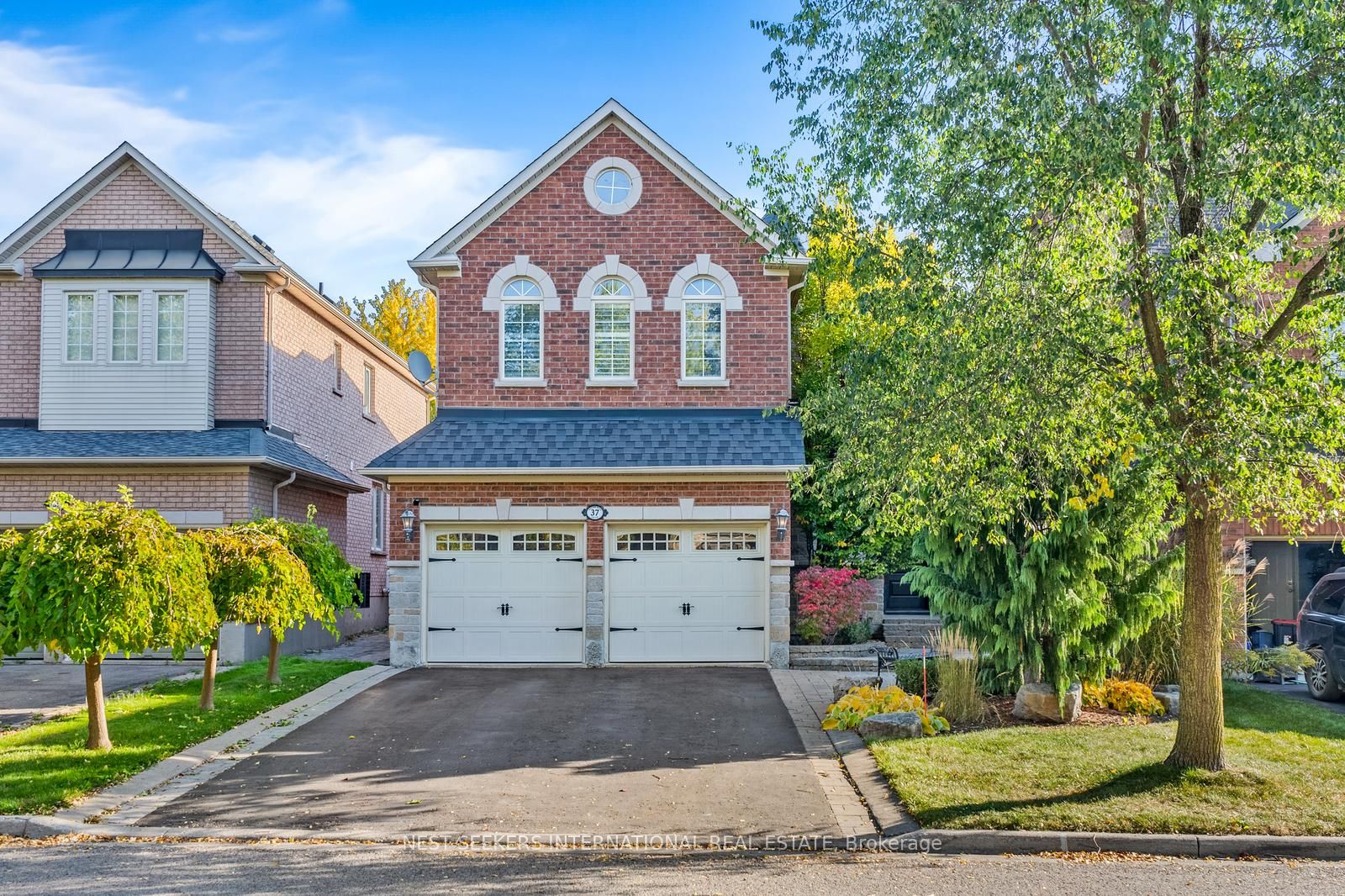 37 RAVINE EDGE Drive