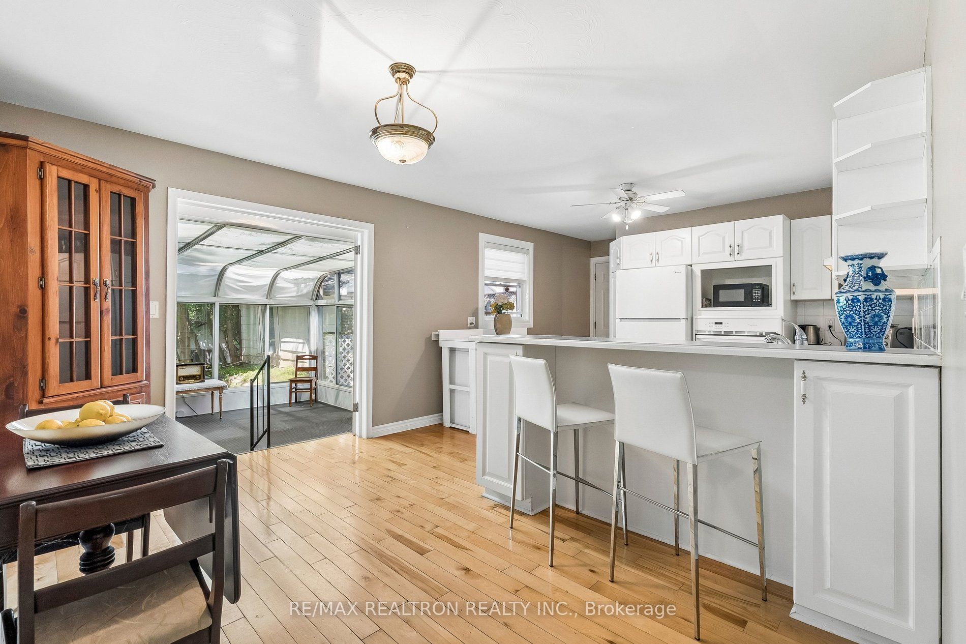957 Janette Street Property Photo 6