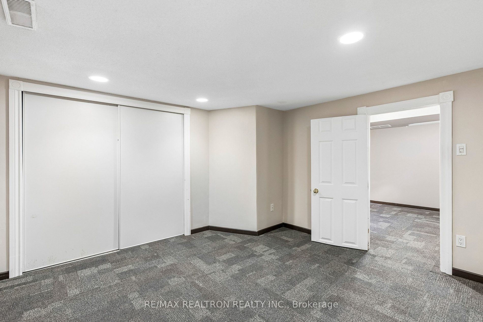 957 Janette Street Property Photo 33