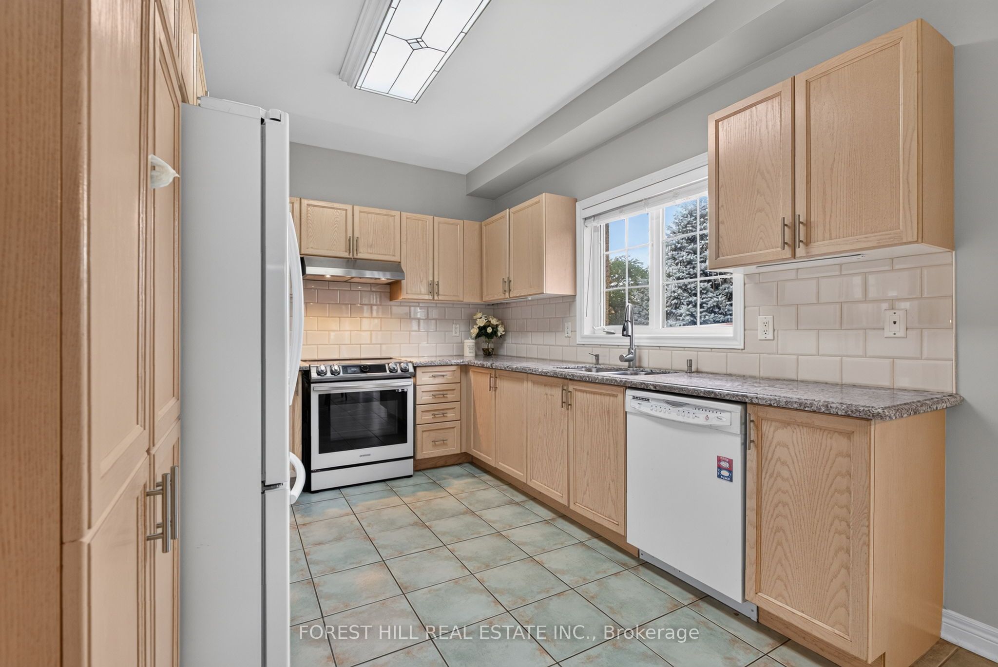 2 Foxfield Crescent Property Photo 9