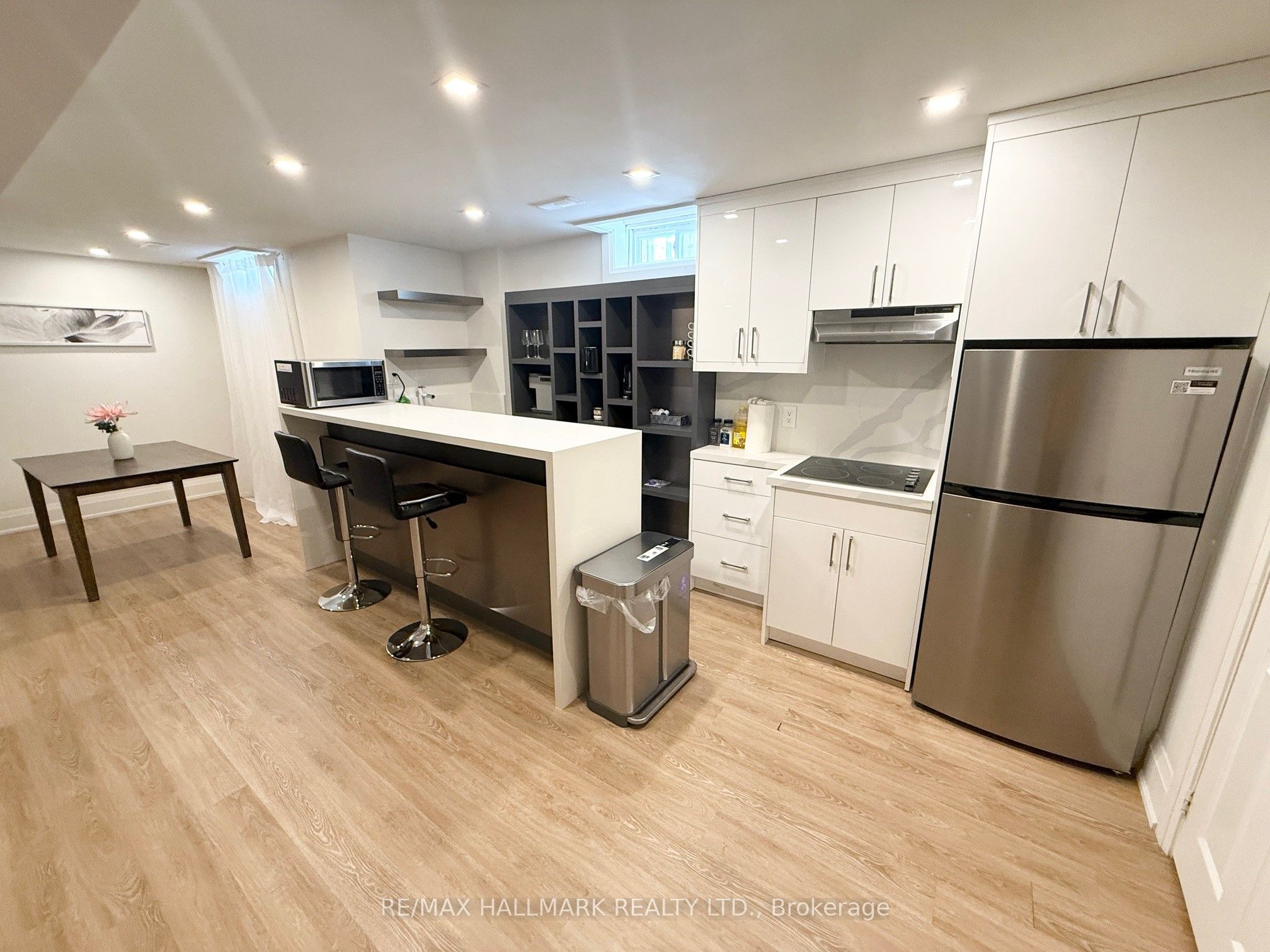 7 Charing Crescent Basement Property Photo 1