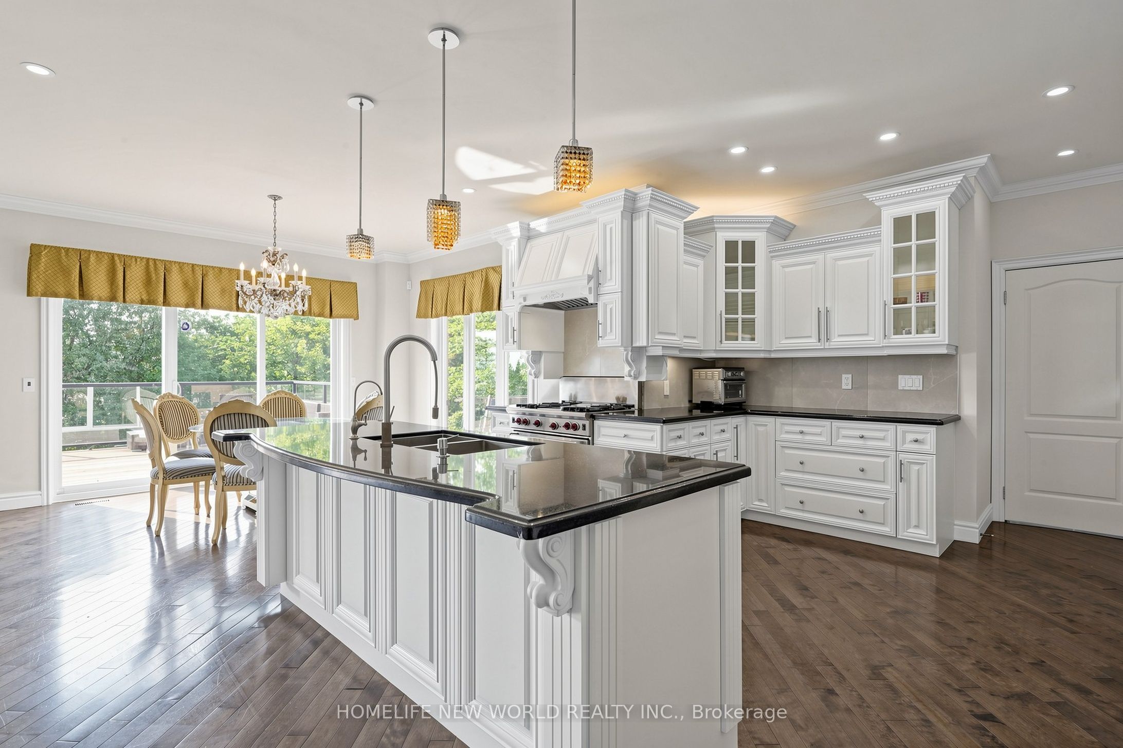 27 Walnut Glen Place Property Photo 13