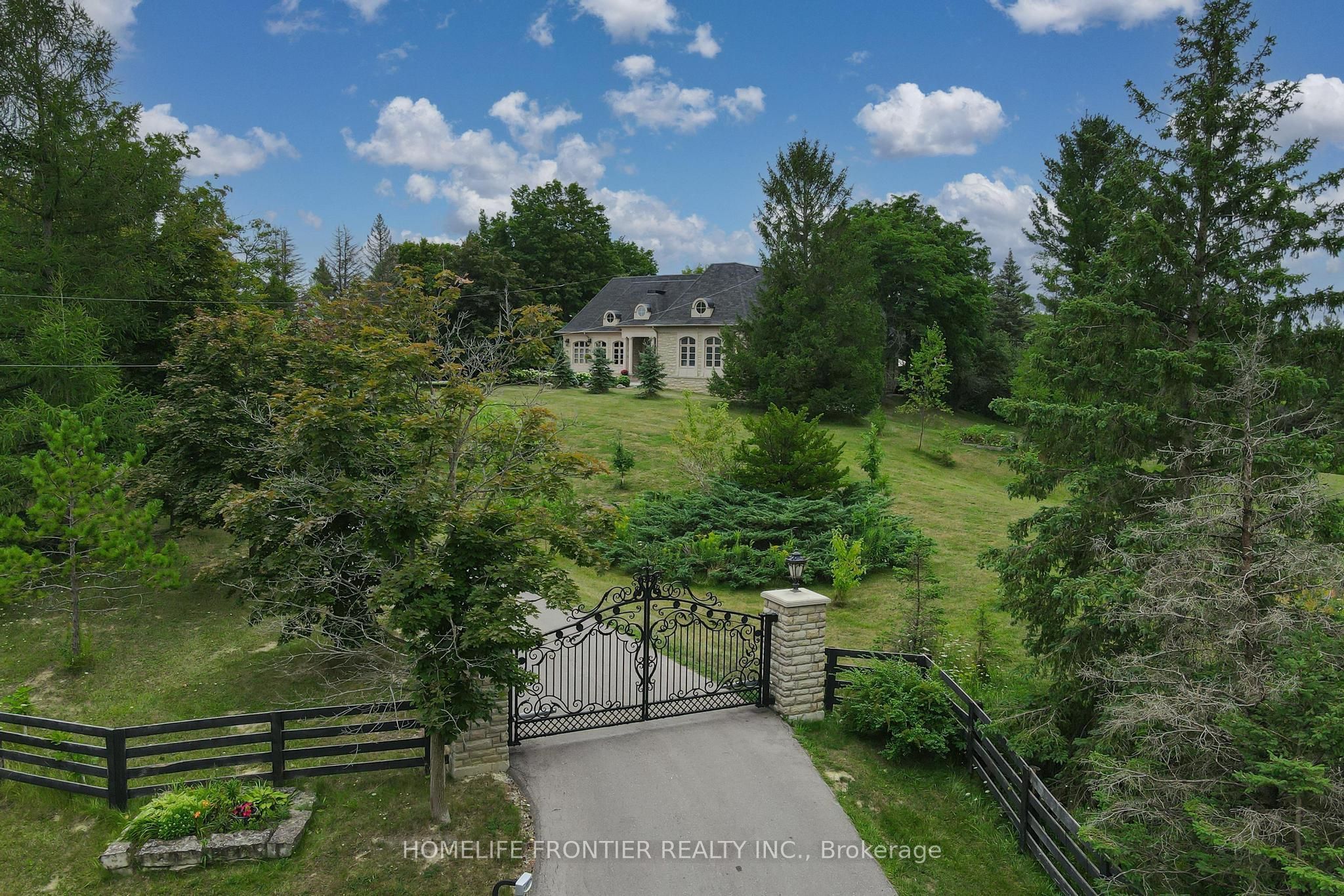 7645 16th Side Road Property Photo 4