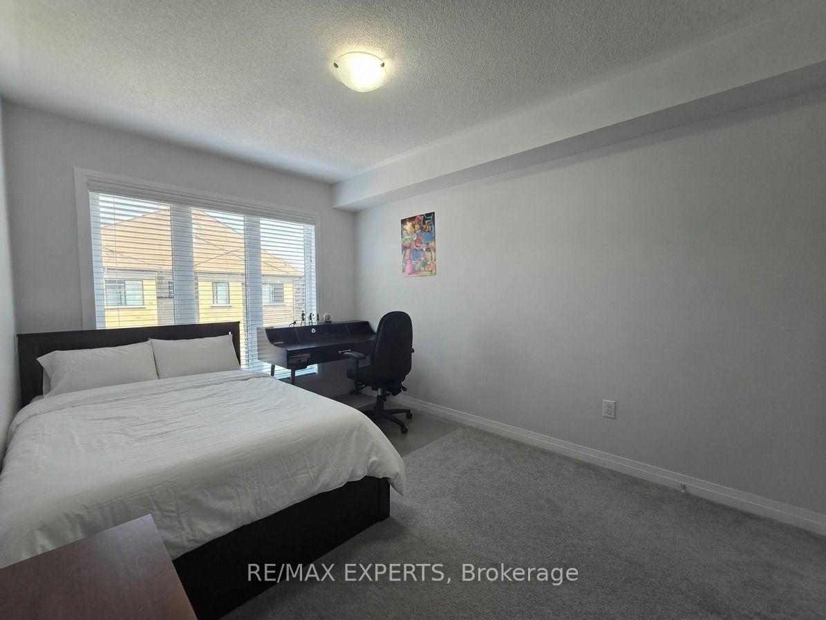 35 Landolfi Way Property Photo 11