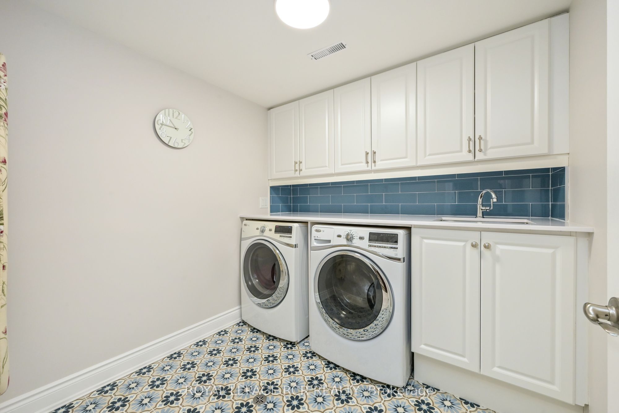 39 Westmount Drive Property Photo 28
