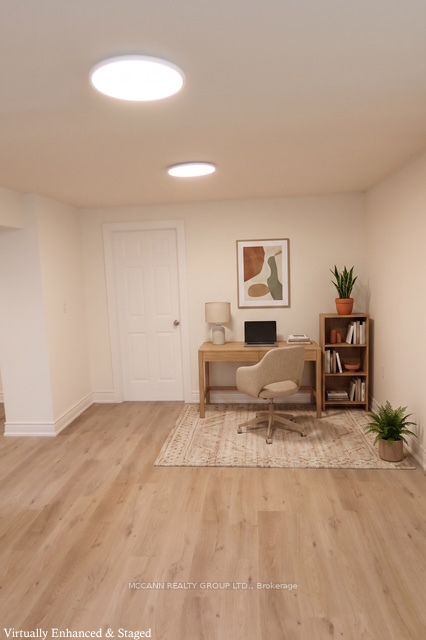 562 Mulock Court B Property Photo 6