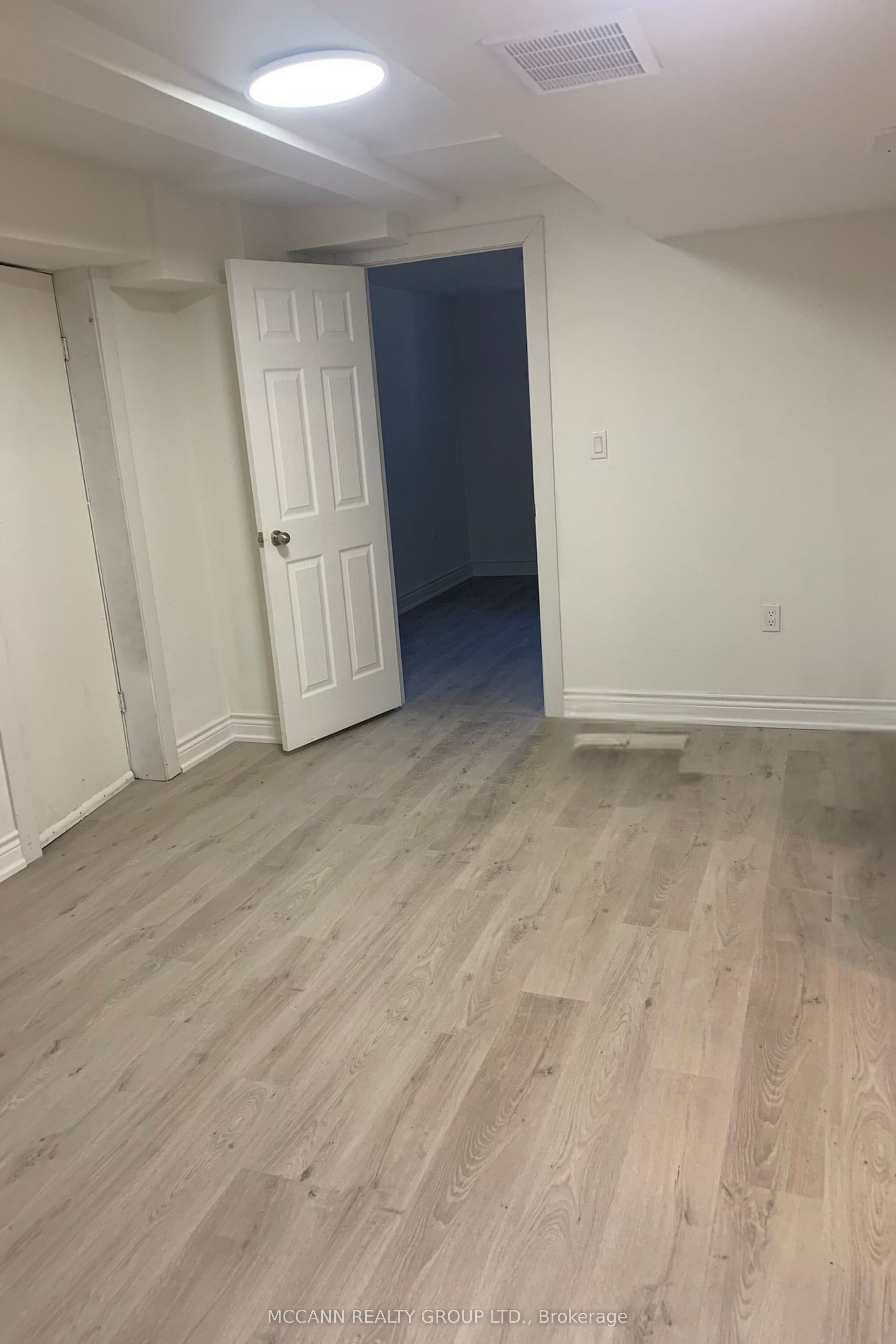 562 Mulock Court B Property Photo 7