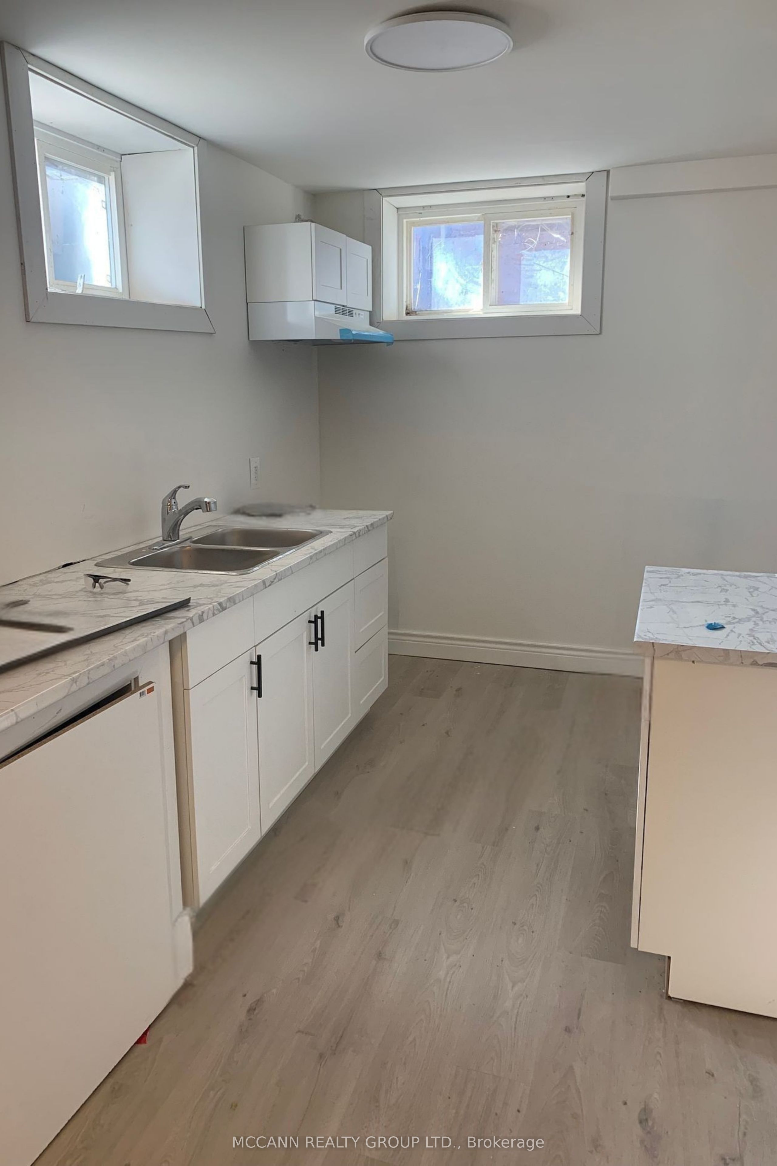 562 Mulock Court B Property Photo 9
