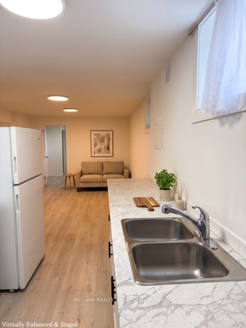 562 Mulock Court B Property Photo 10