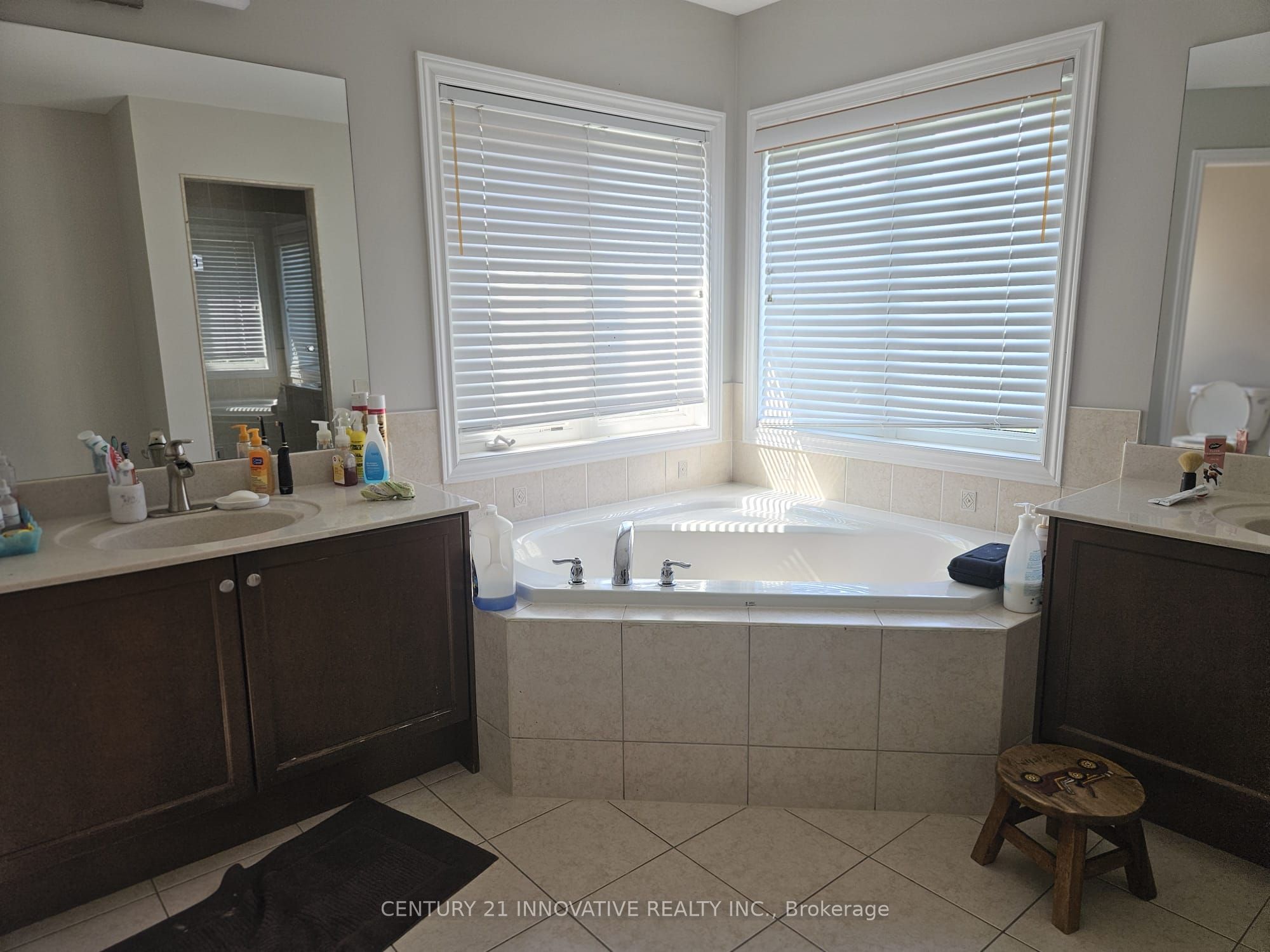 118 Santa Amato Crescent Upper Property Photo 12