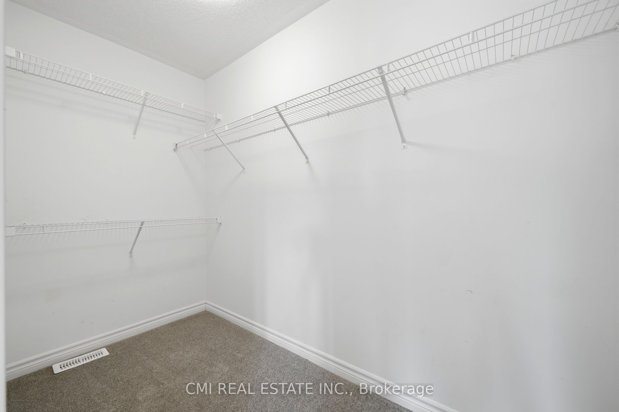 656 Newlove Street Property Photo 28