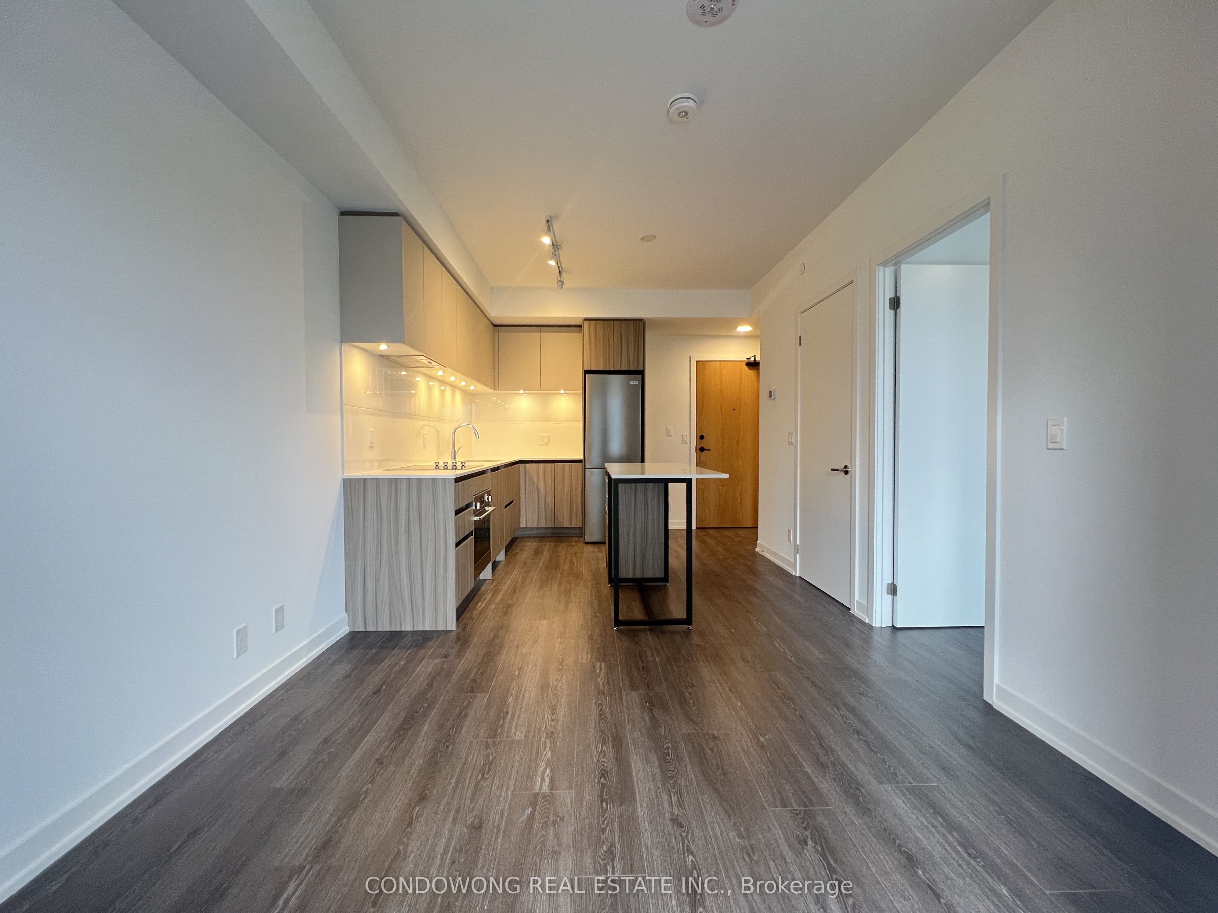 7950 Bathurst Street 518 Property Photo 4