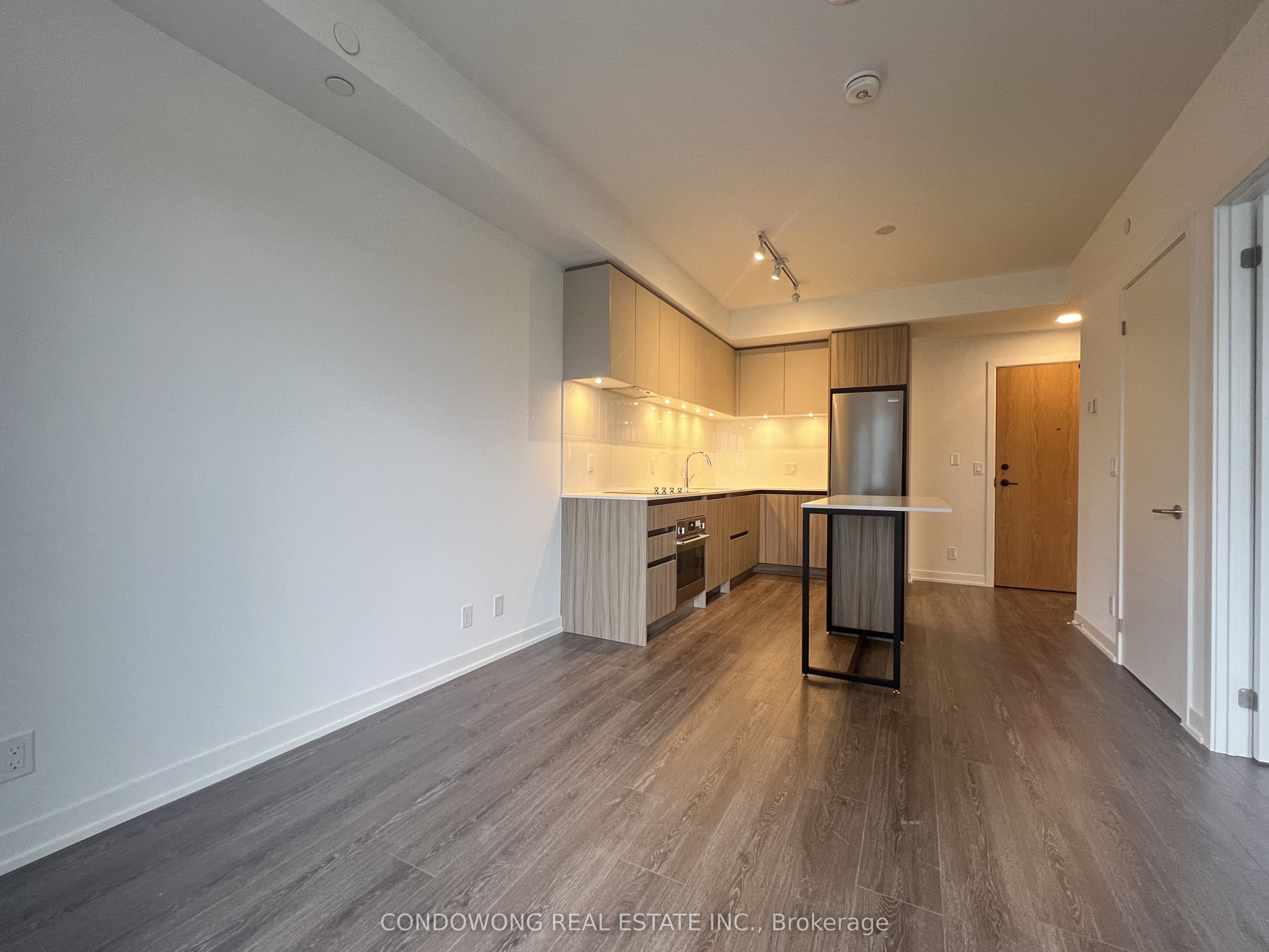 7950 Bathurst Street 518 Property Photo 6