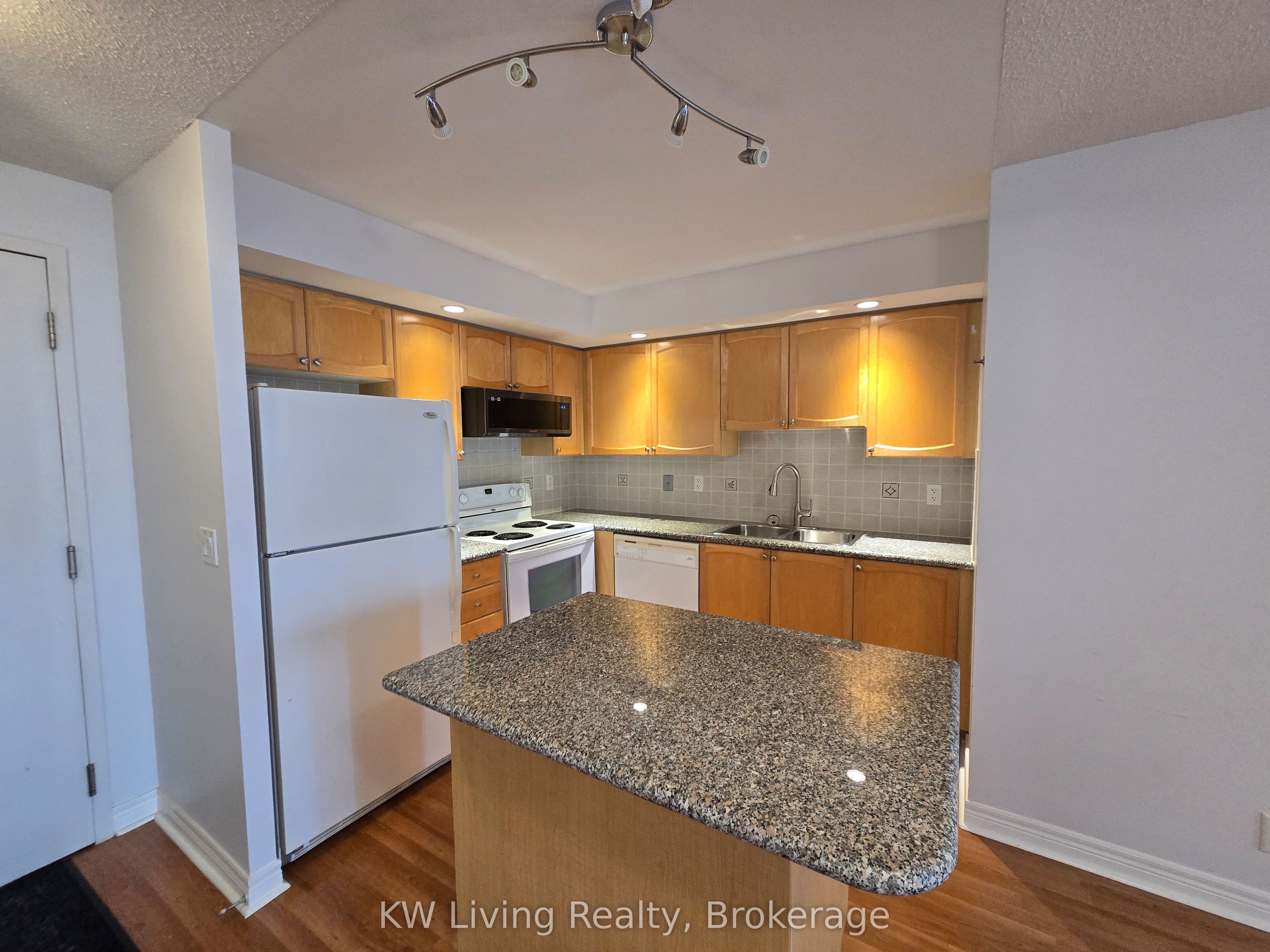 33 Cox Boulevard 701 Property Photo 2