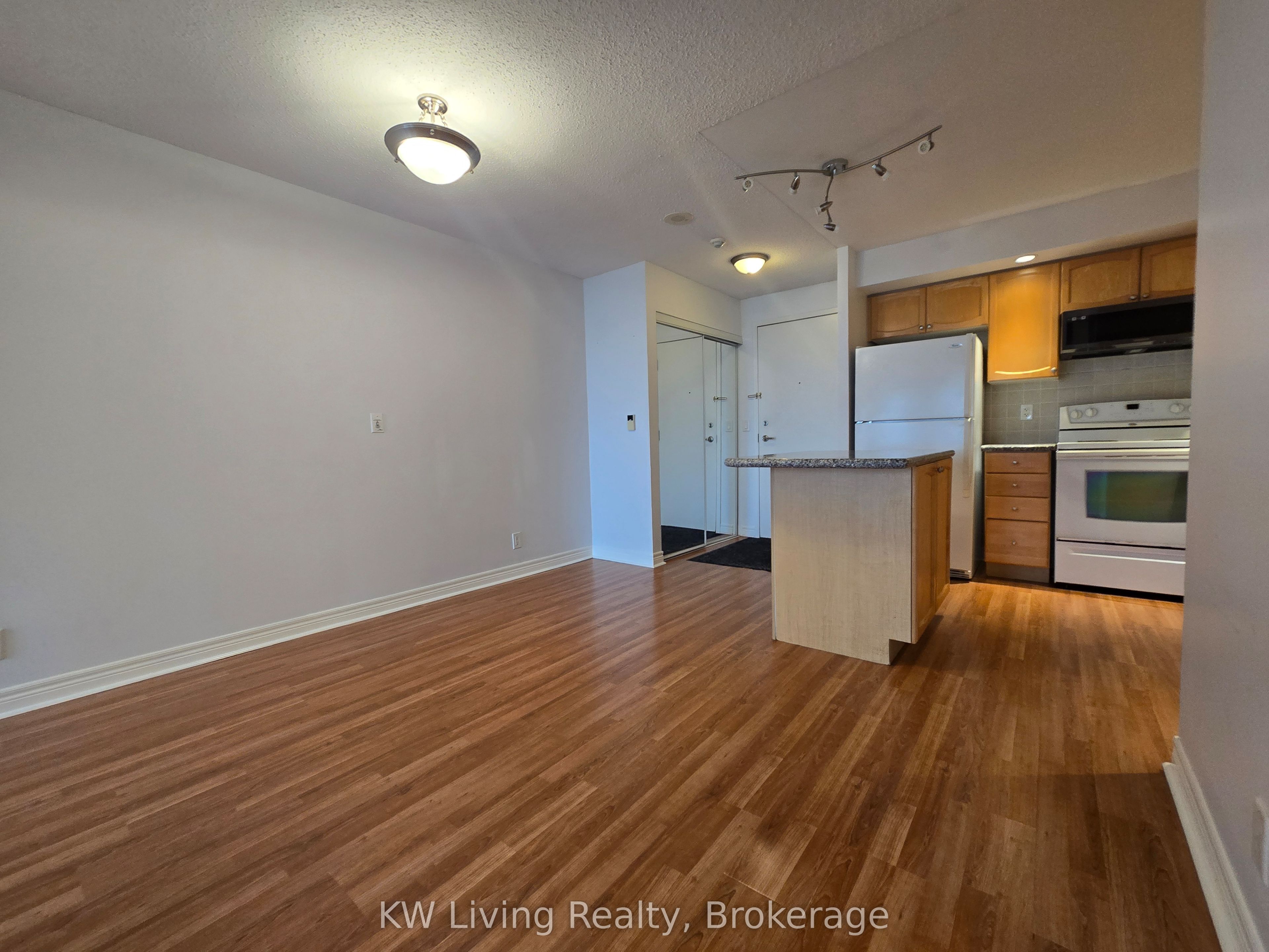 33 Cox Boulevard 701 Property Photo 6