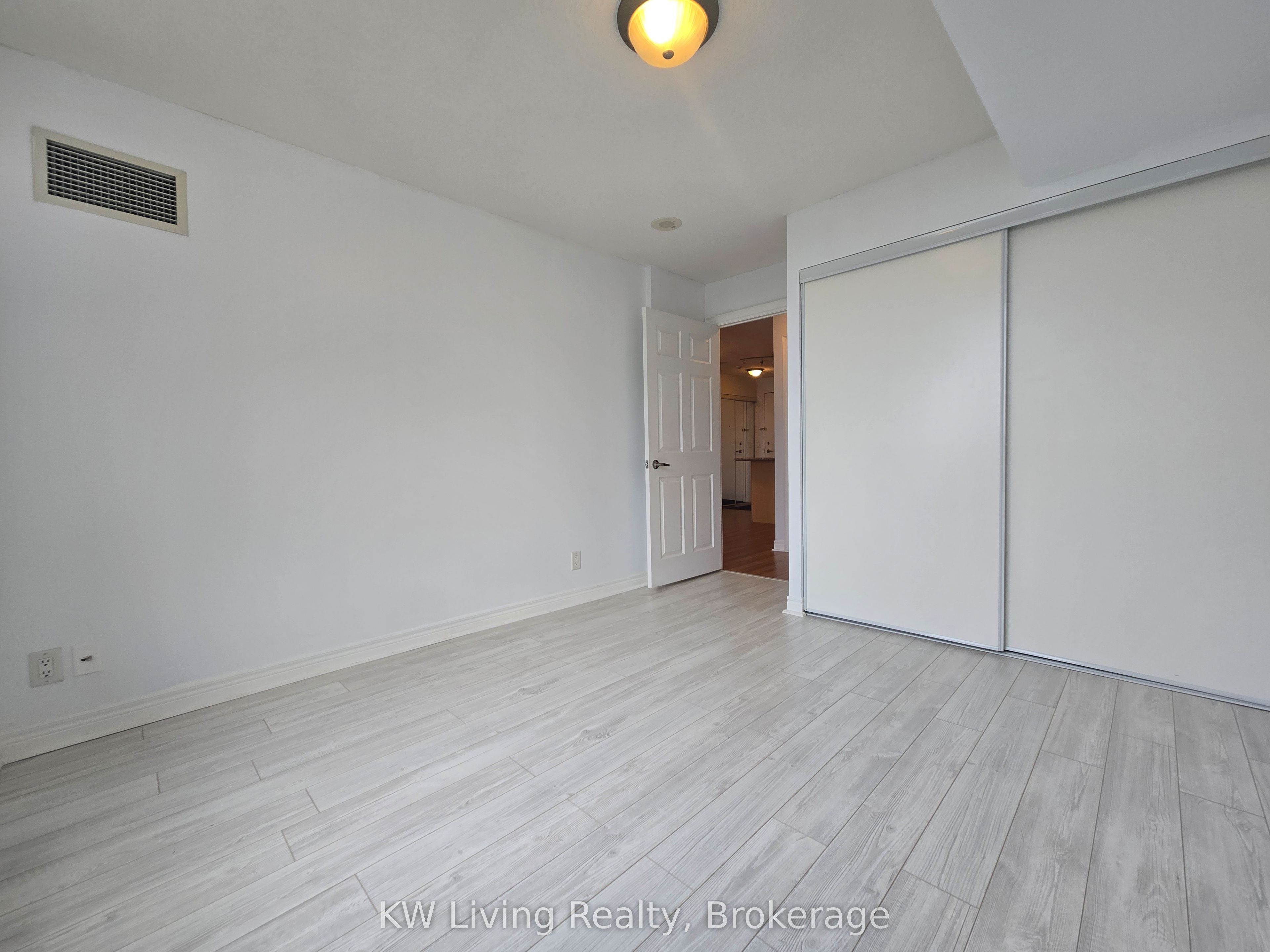 33 Cox Boulevard 701 Property Photo 10