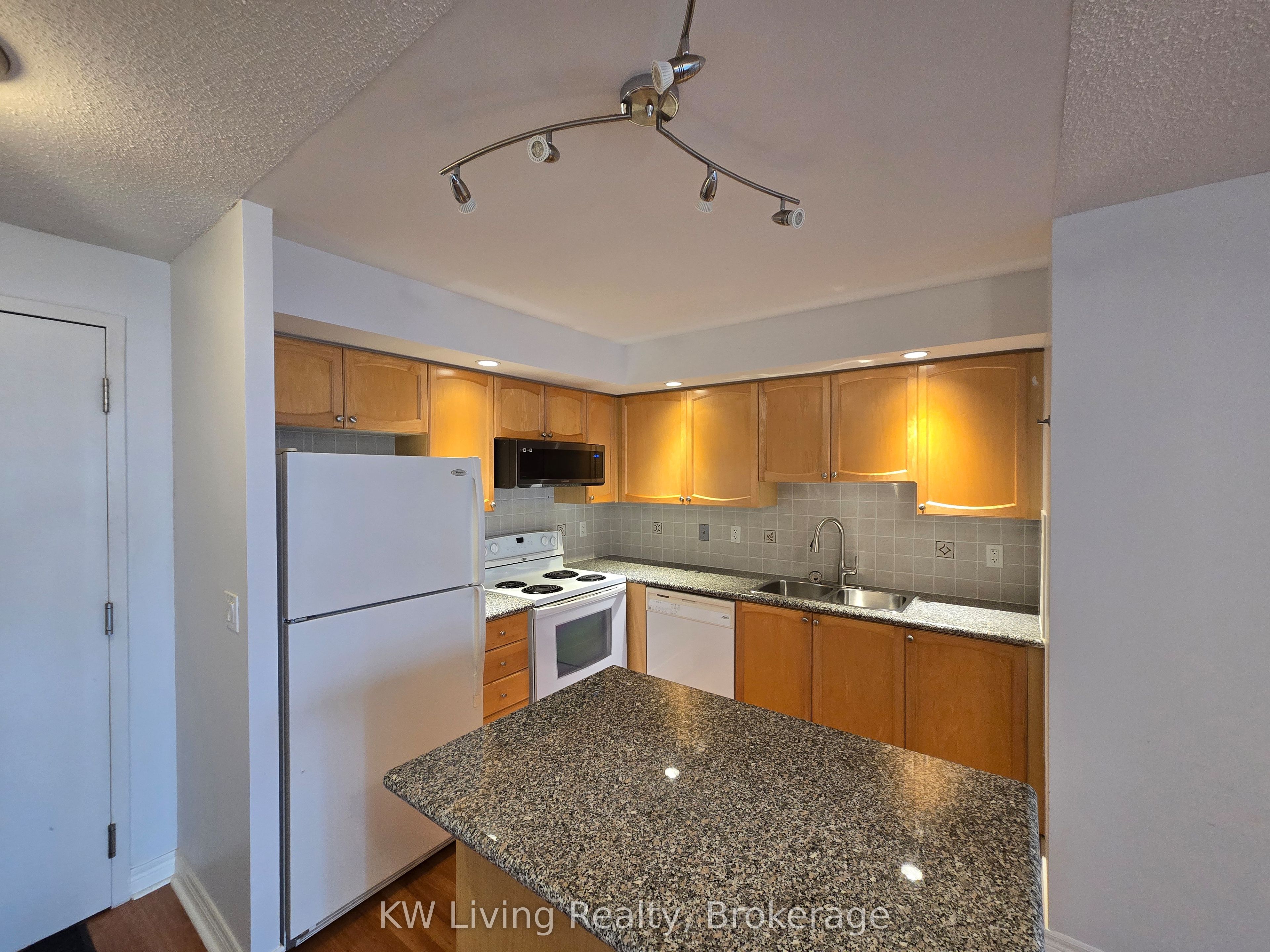 33 Cox Boulevard 701 Property Photo 12