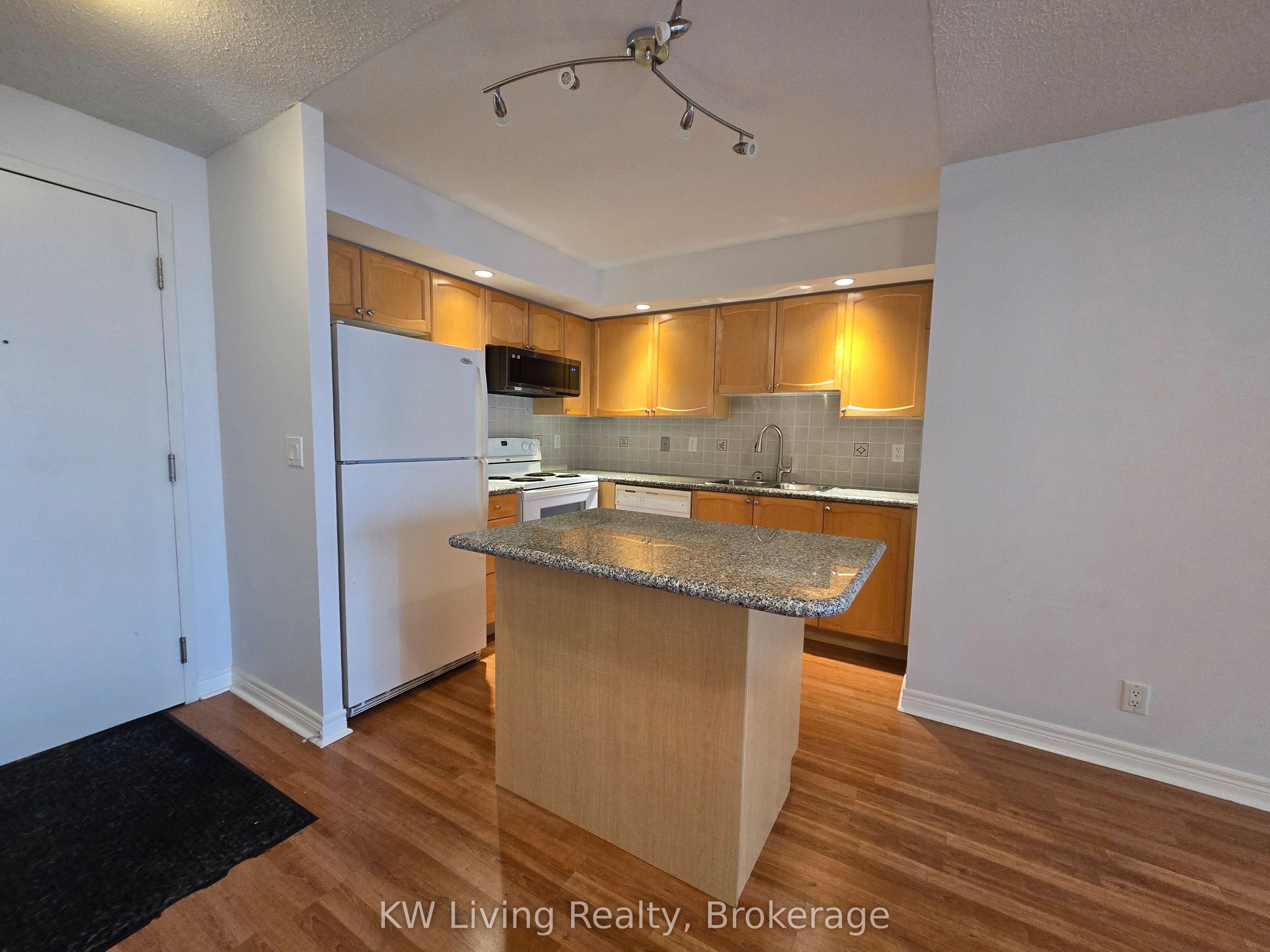 33 Cox Boulevard 701 Property Photo 13