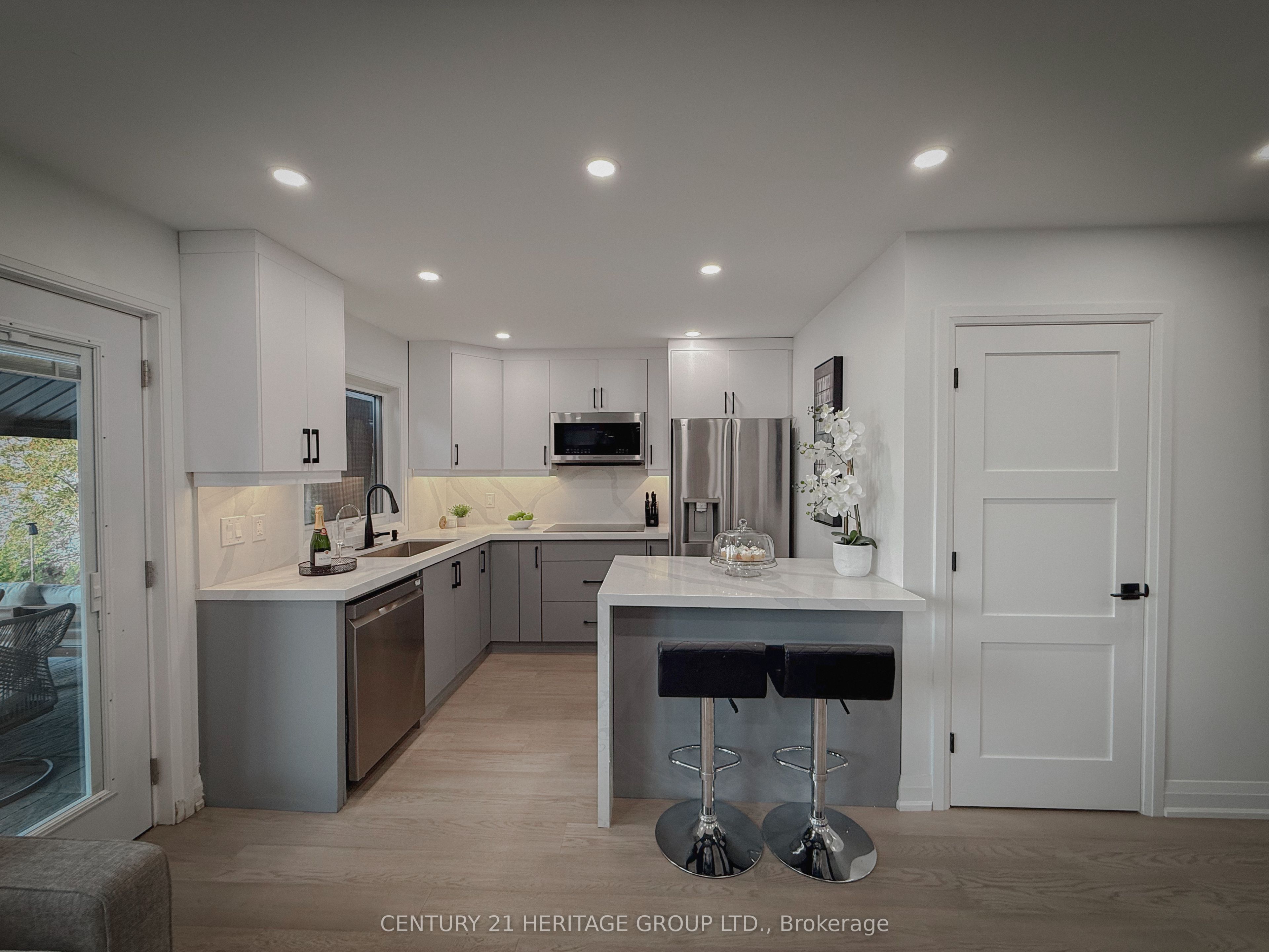 110 Hedge Road Property Photo 10