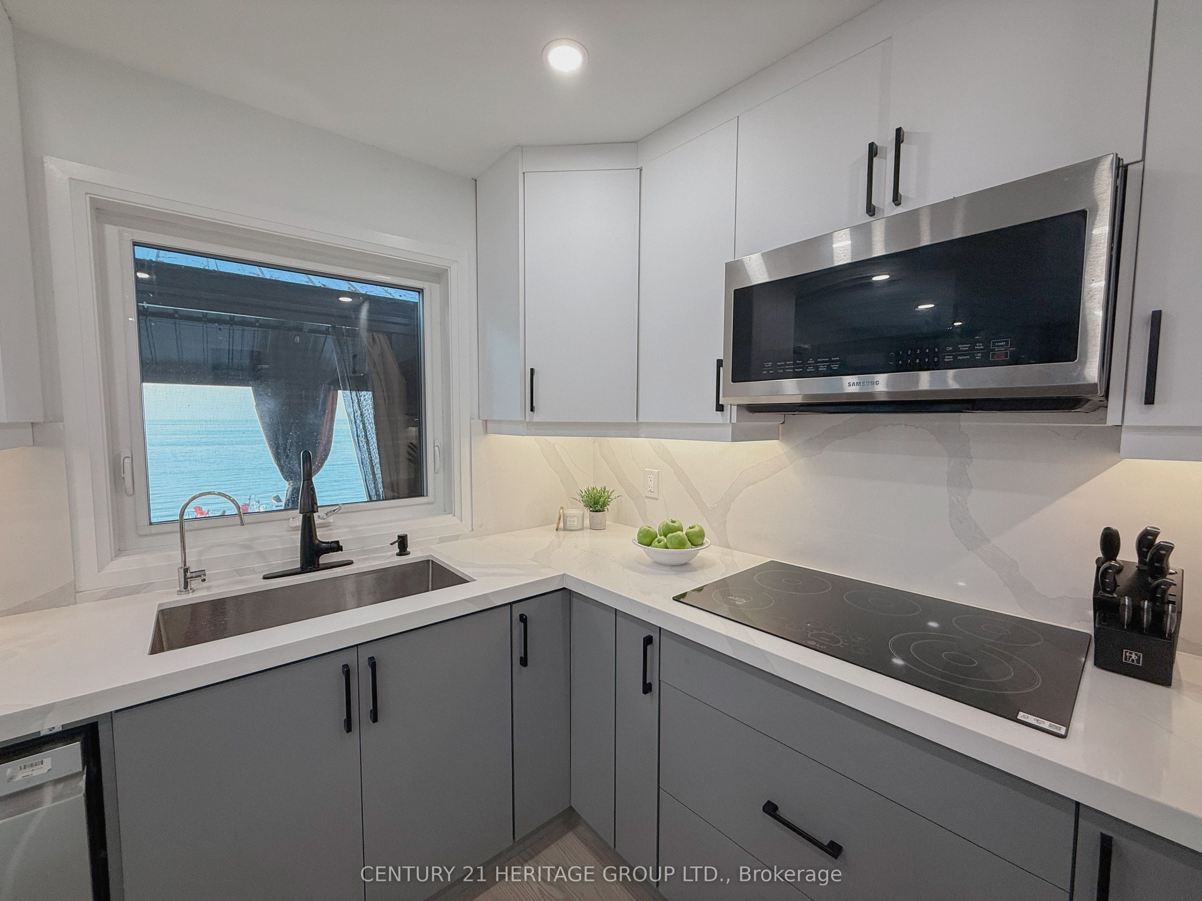 110 Hedge Road Property Photo 12