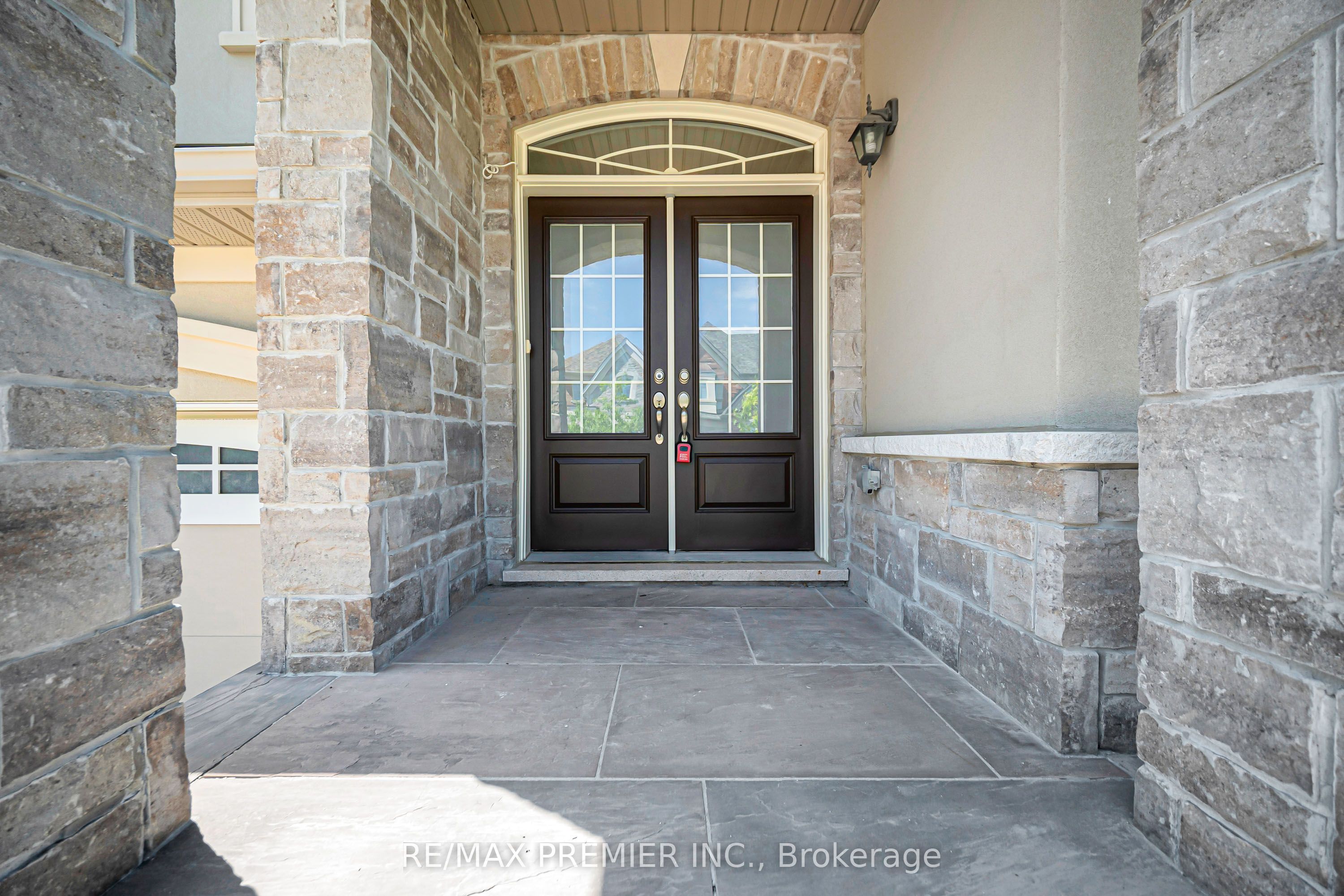 16 Kettle Valley Trail Property Photo 5