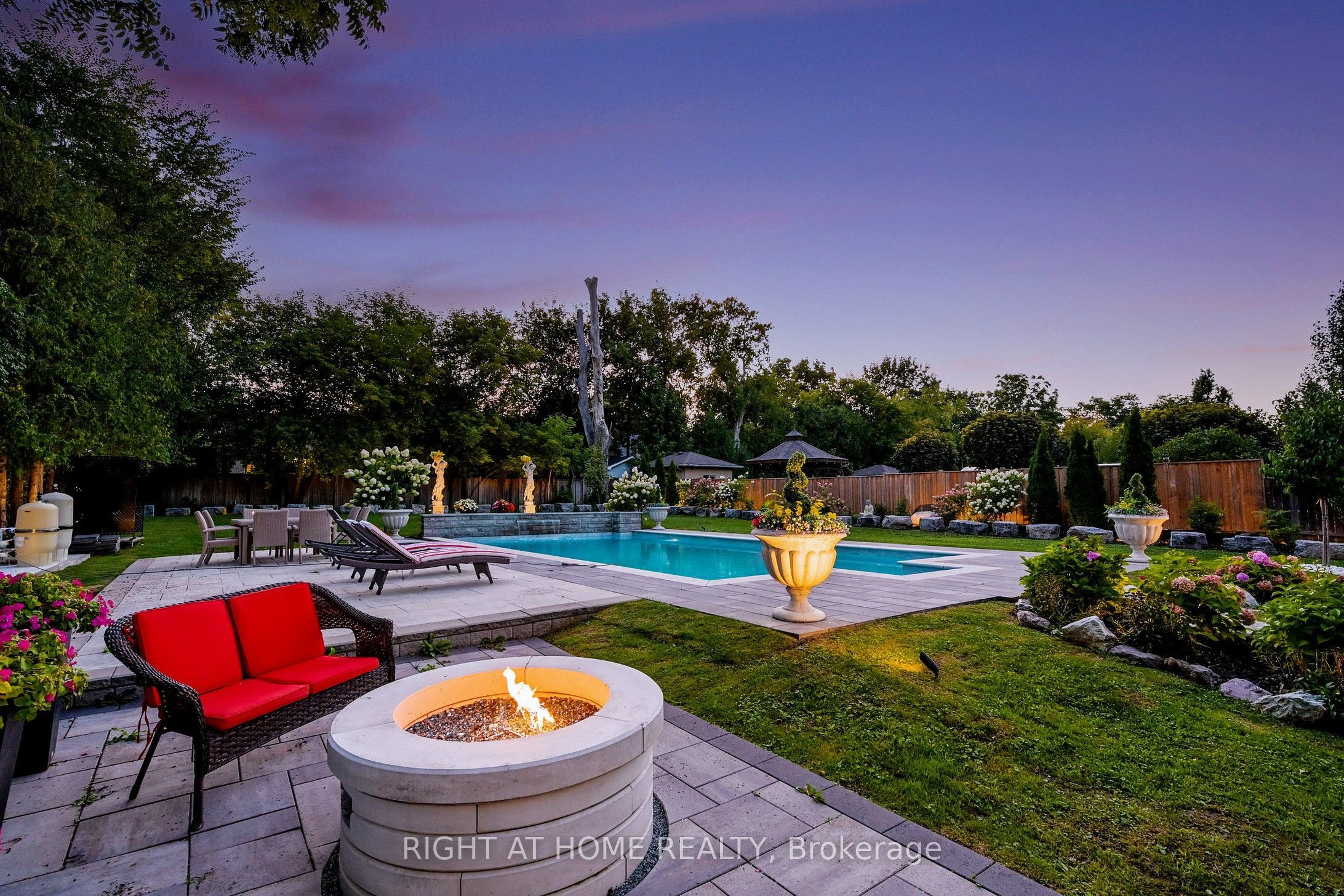 10 Yongeview Avenue Property Photo 8