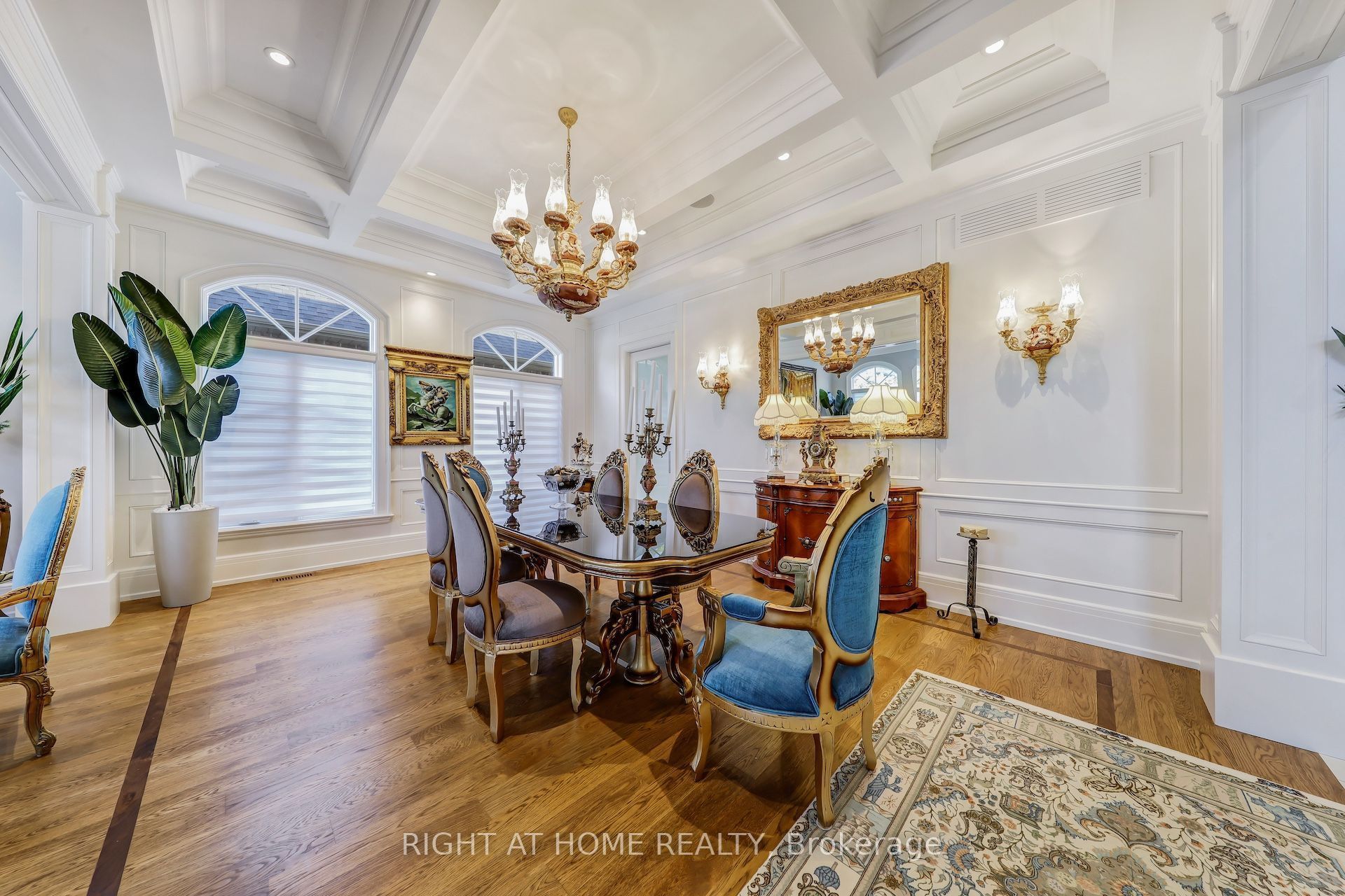 10 Yongeview Avenue Property Photo 18