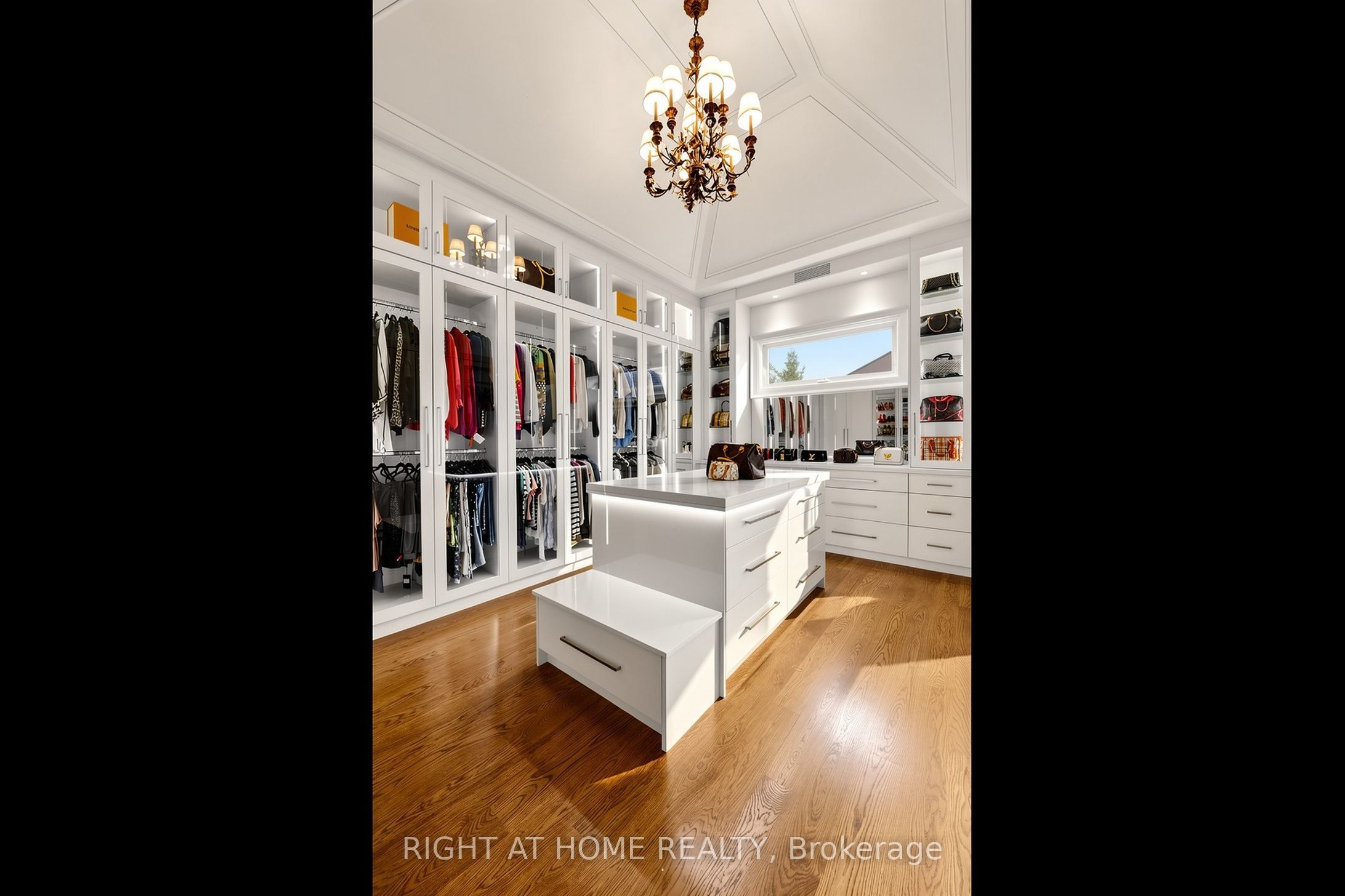 10 Yongeview Avenue Property Photo 39