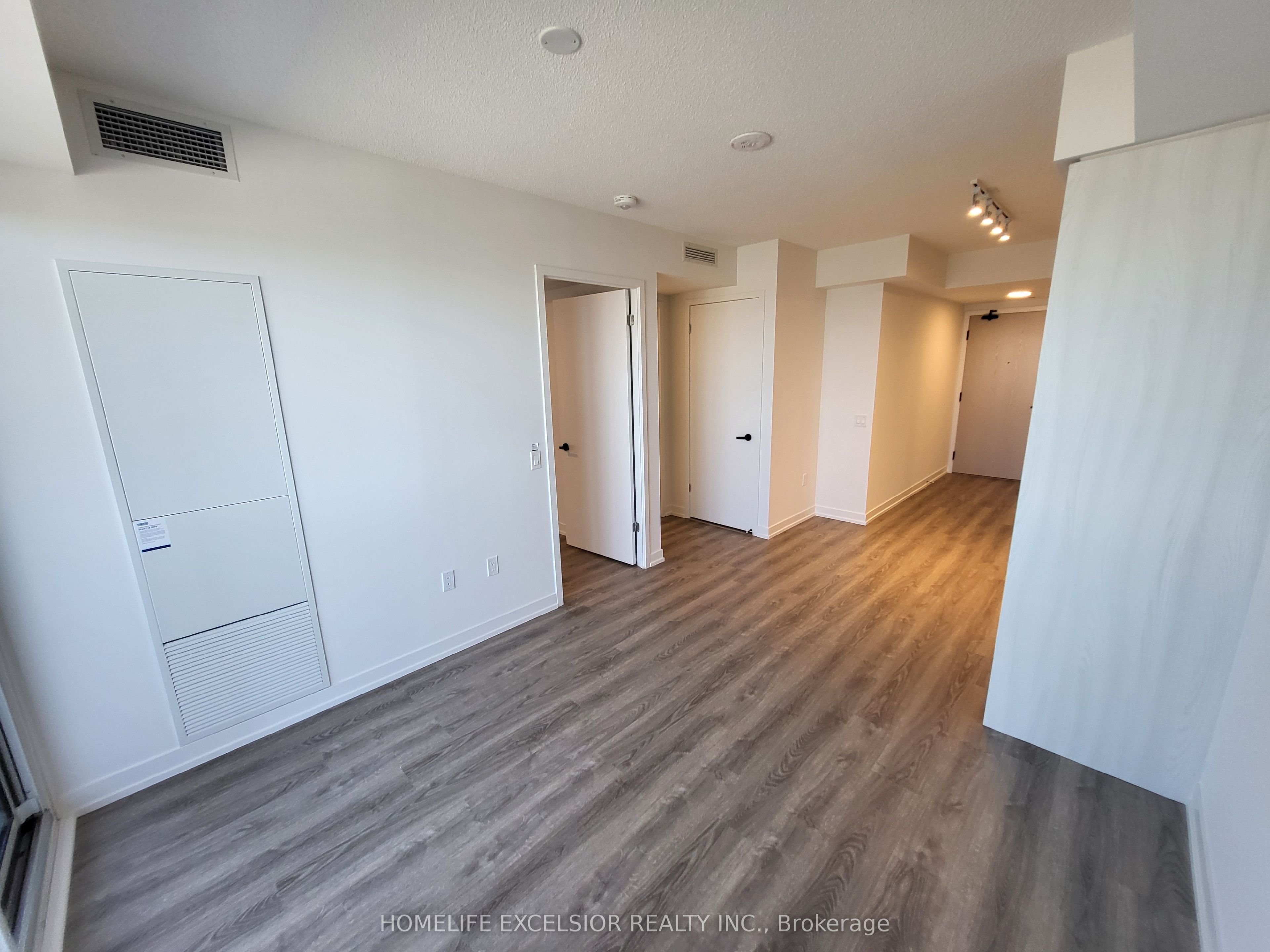 195 Commerce Street 2808 Property Photo 4