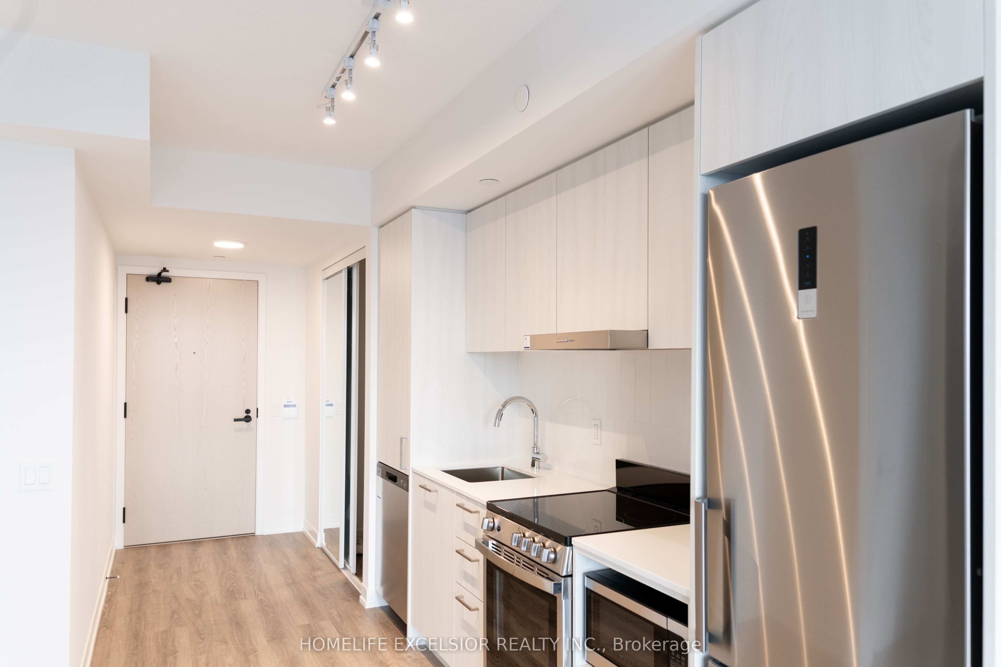 195 Commerce Street 2808 Property Photo 6