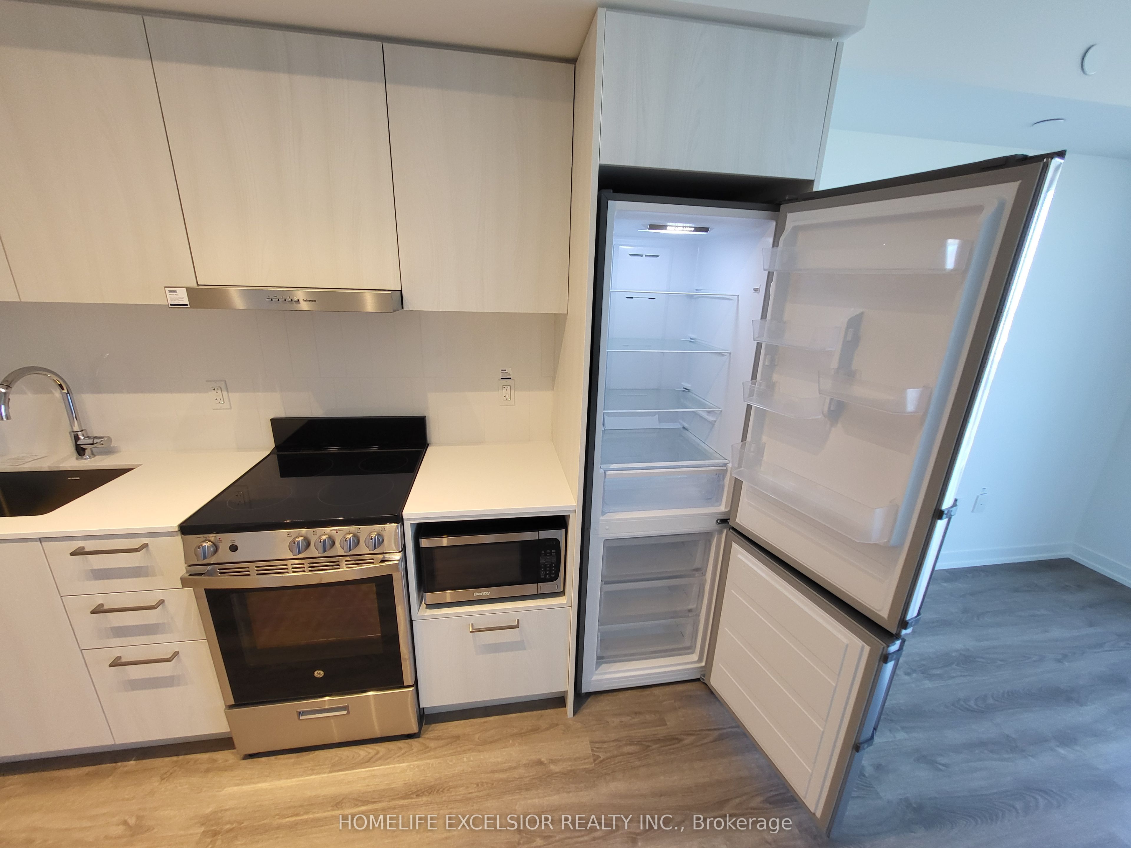 195 Commerce Street 2808 Property Photo 10