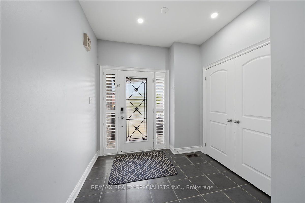 77 Mckenzie Way Main Property Photo 2
