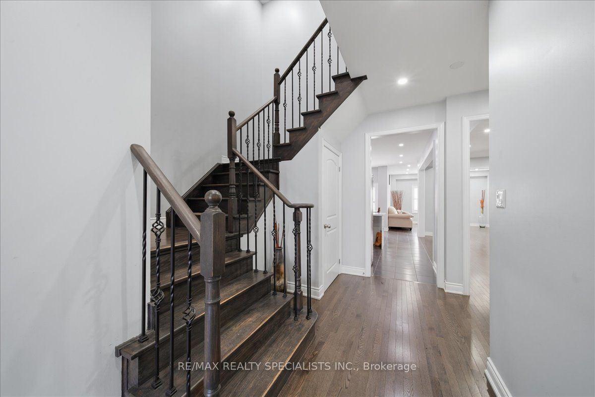 77 Mckenzie Way Main Property Photo 3