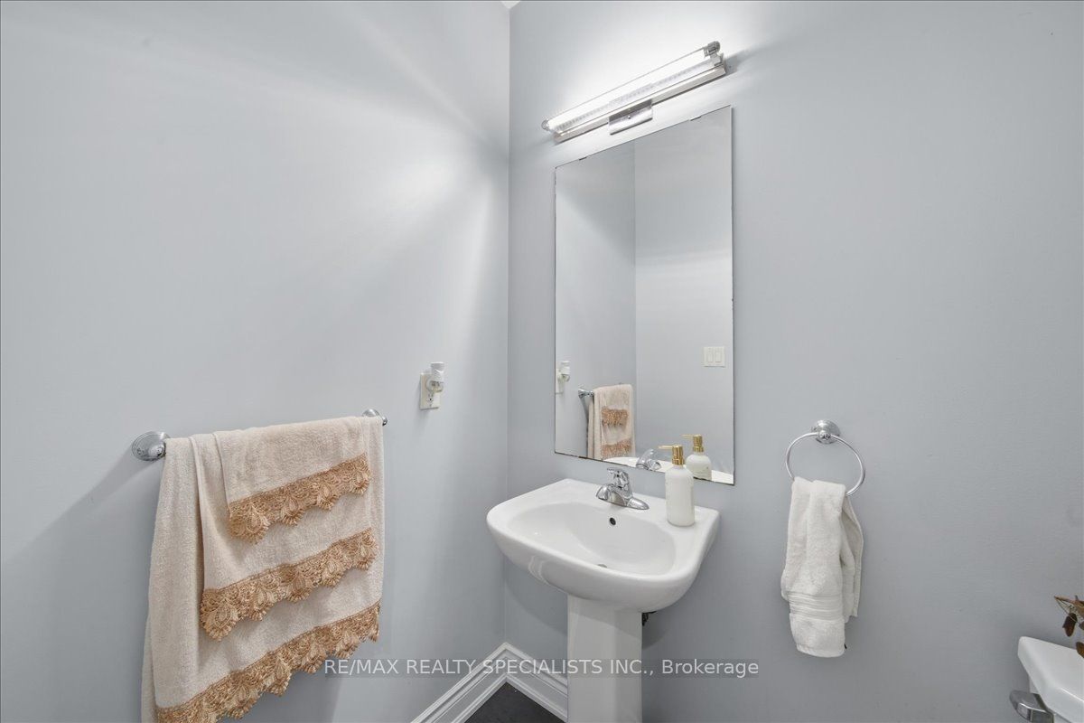 77 Mckenzie Way Main Property Photo 4