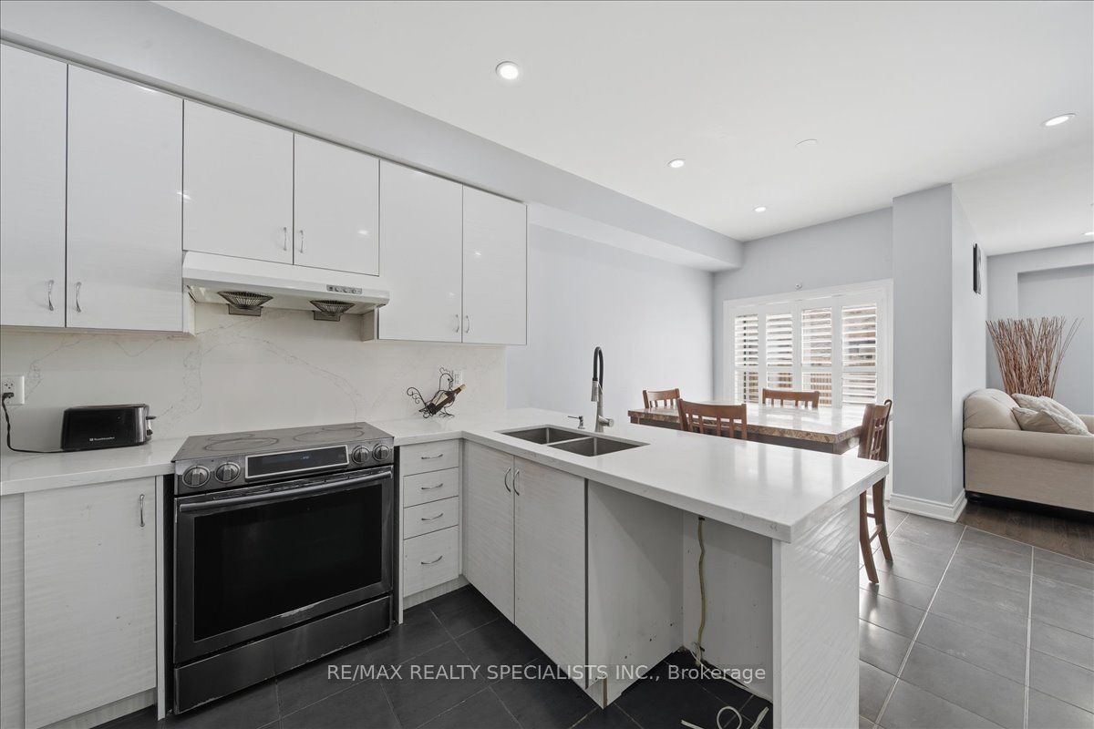 77 Mckenzie Way Main Property Photo 10