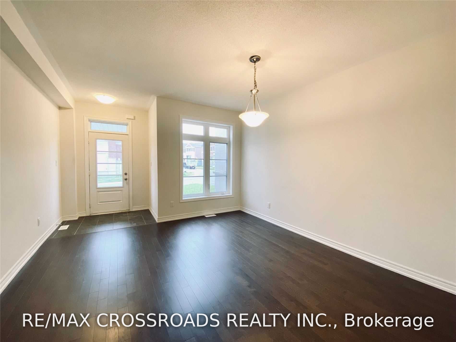 172 Decast Crescent Property Photo 2