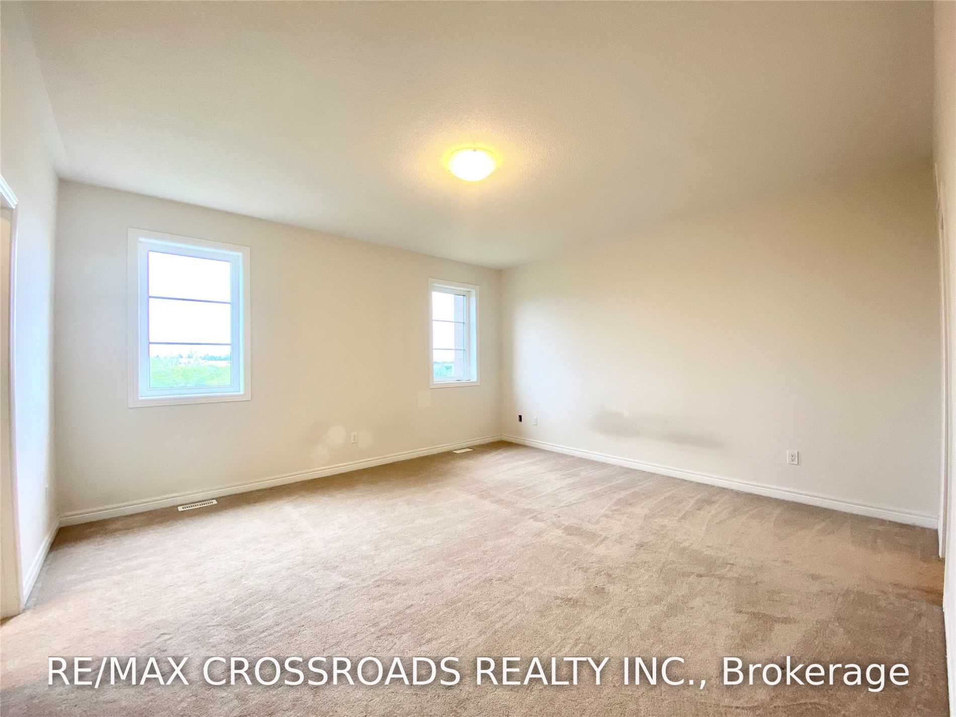 172 Decast Crescent Property Photo 14
