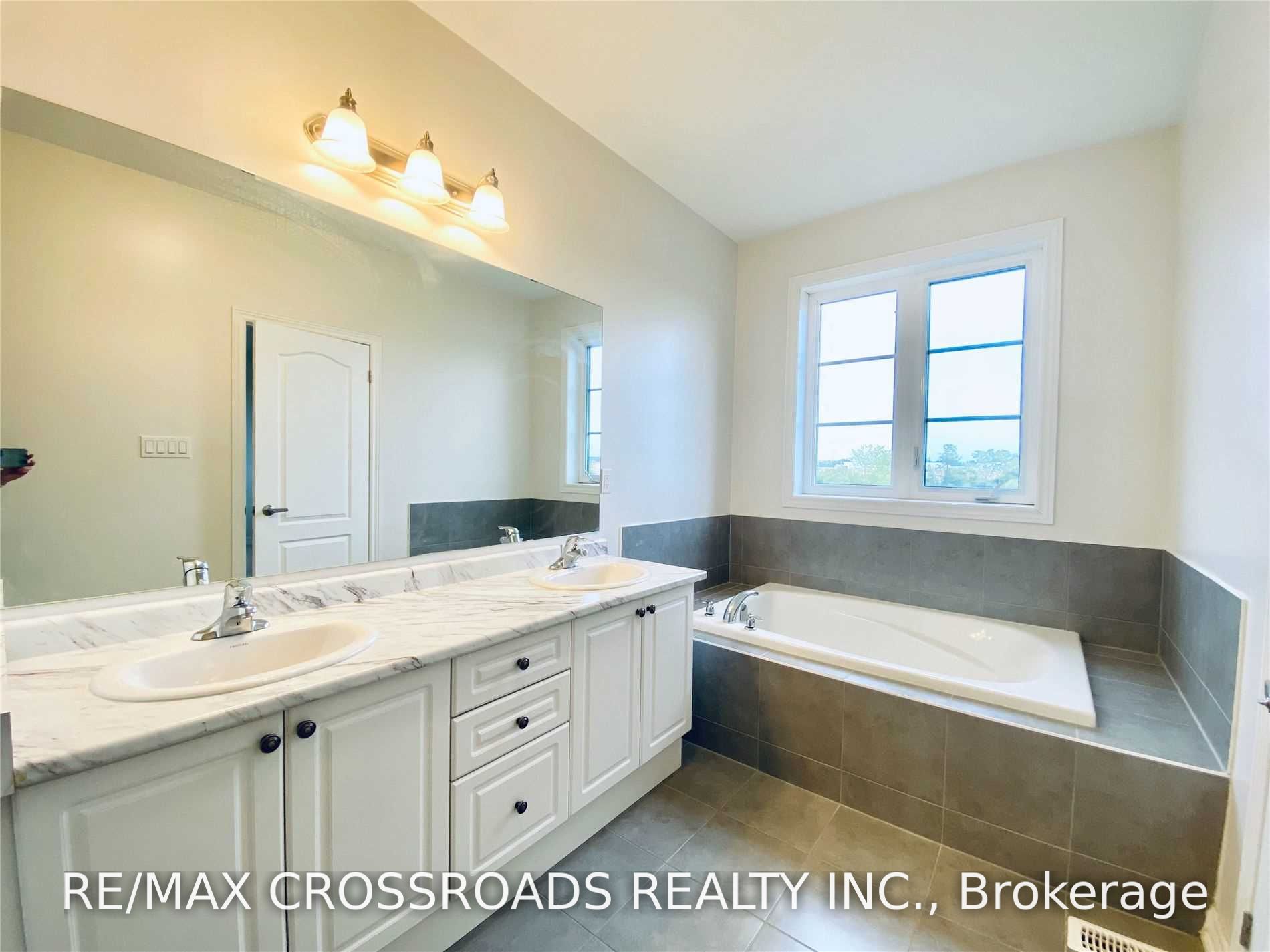 172 Decast Crescent Property Photo 17