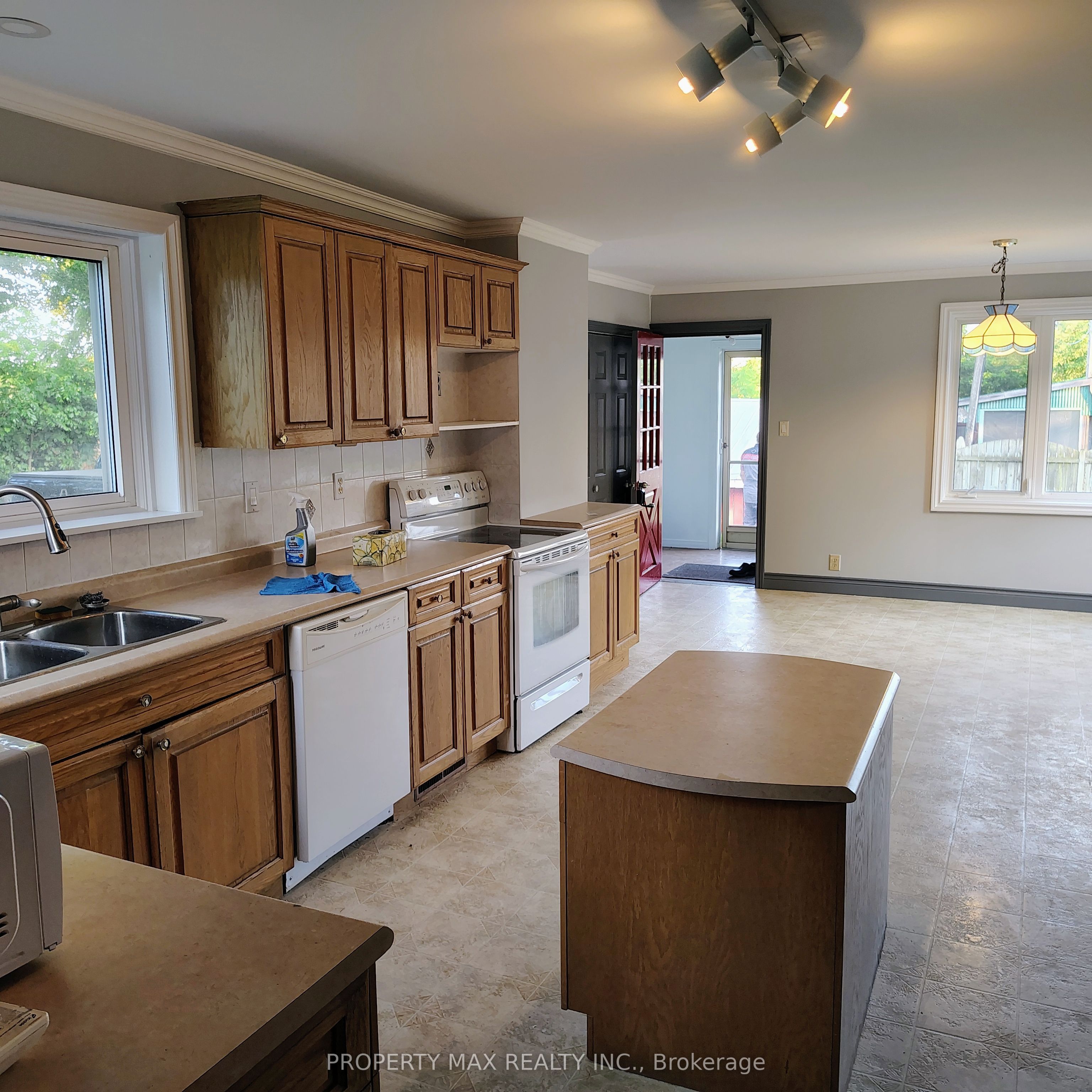 5363 Davis Drive Property Photo 5
