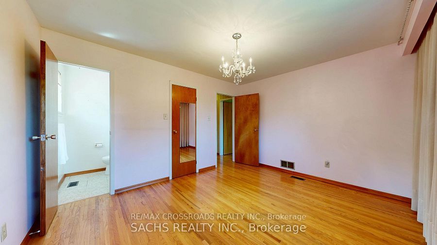377 Crosby Avenue Upper Property Photo 7