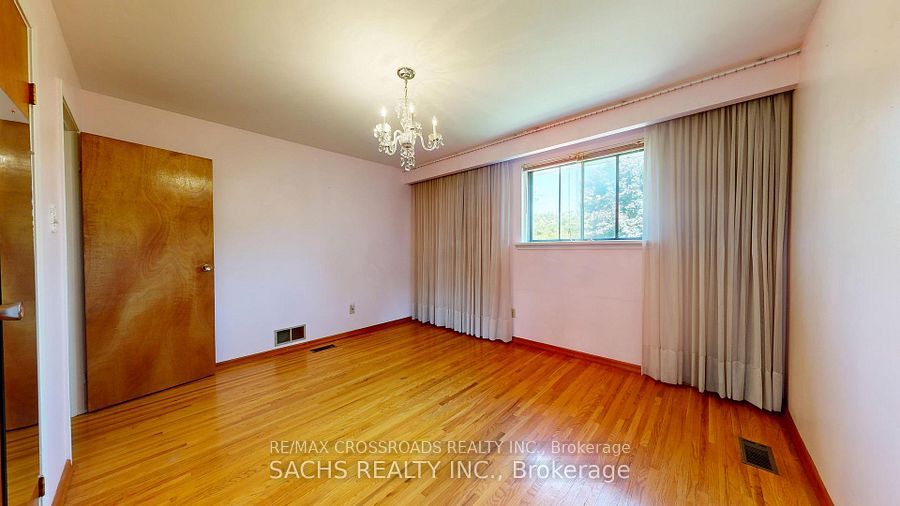 377 Crosby Avenue Upper Property Photo 8