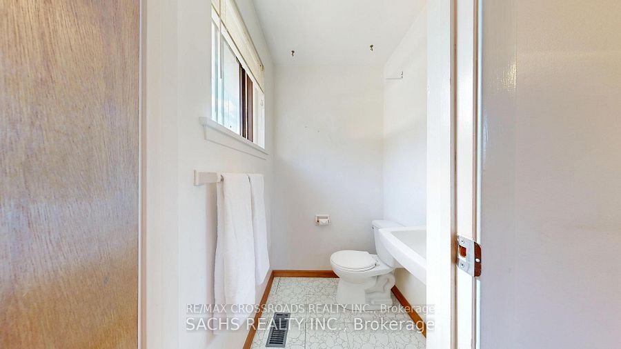 377 Crosby Avenue Upper Property Photo 10